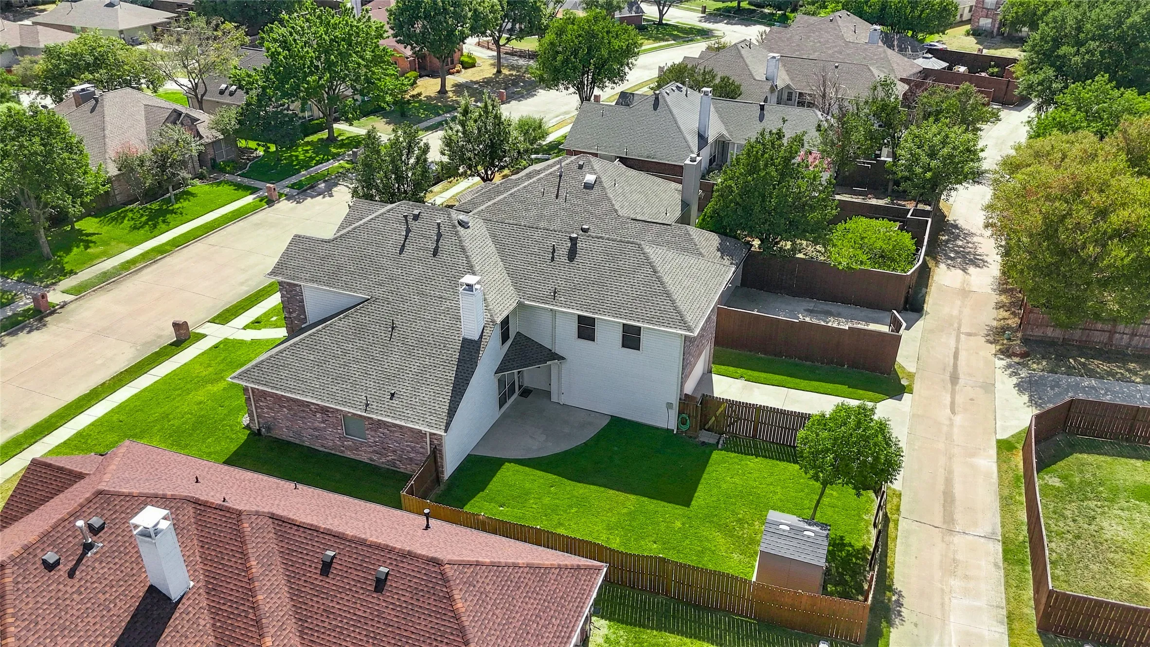 Single Family Residence For Sale in Denton County , 1021 Dartmouth Drive, Lewisville, Texas 75067, 5 Bedroom, 3 Bathroom, 2 Garage spaces, 3,358 Sqft, built in 1998, mls#21391078, Real Estate Agent in Lewisville, Homes For Sale in Denton county, Homes For Sale in Lewisville, Realtor in Lewisville Texas, Real Estate Brokerage Independent Realty Texas, Luminita Cordes Realtor