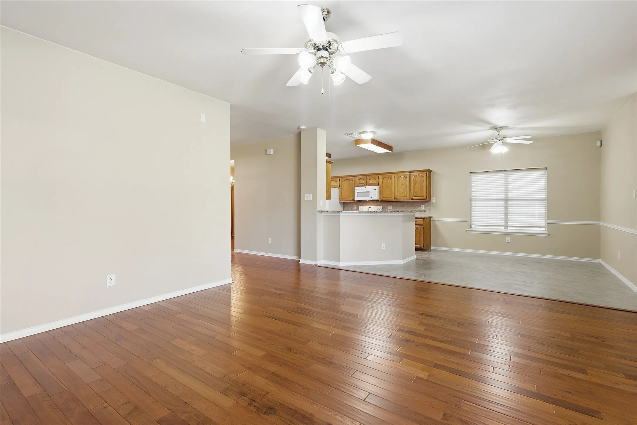 Single Family Residence For Sale in Denton County , 1021 Dartmouth Drive, Lewisville, Texas 75067, 5 Bedroom, 3 Bathroom, 2 Garage spaces, 3,358 Sqft, built in 1998, mls#21391078, Real Estate Agent in Lewisville, Homes For Sale in Denton county, Homes For Sale in Lewisville, Realtor in Lewisville Texas, Real Estate Brokerage Independent Realty Texas, Luminita Cordes Realtor