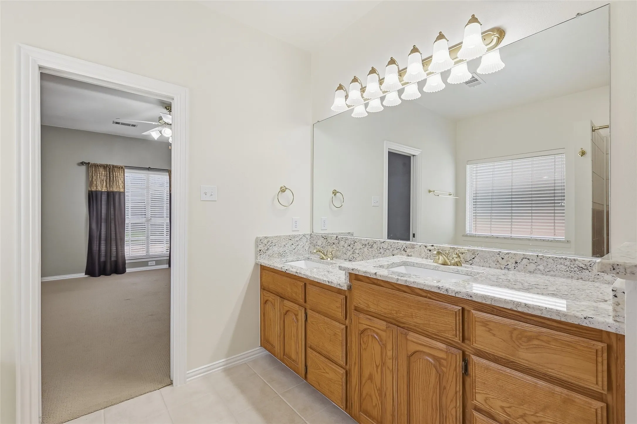 Single Family Residence For Sale in Denton County , 1021 Dartmouth Drive, Lewisville, Texas 75067, 5 Bedroom, 3 Bathroom, 2 Garage spaces, 3,358 Sqft, built in 1998, mls#21391078, Real Estate Agent in Lewisville, Homes For Sale in Denton county, Homes For Sale in Lewisville, Realtor in Lewisville Texas, Real Estate Brokerage Independent Realty Texas, Luminita Cordes Realtor