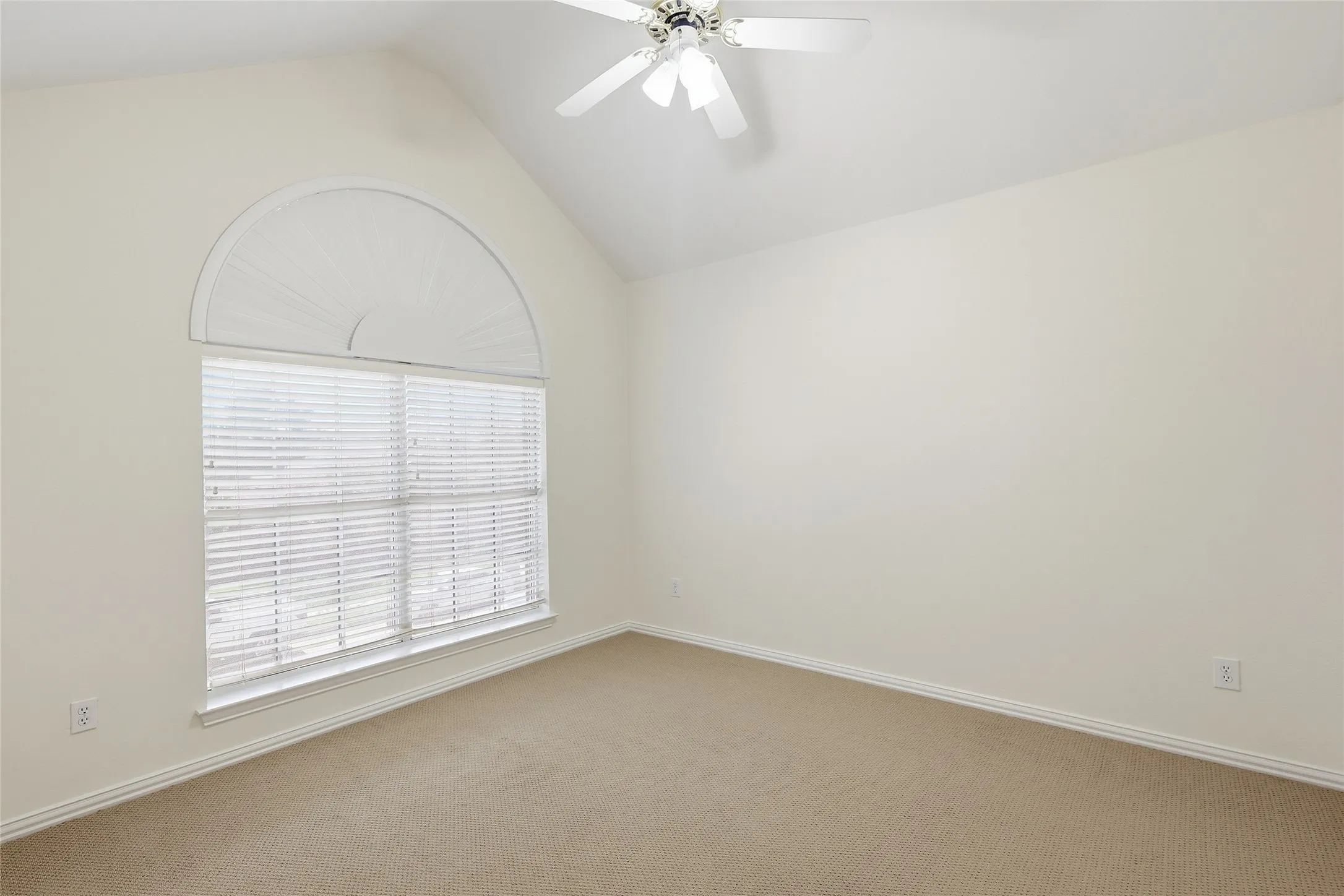 Single Family Residence For Sale in Denton County , 1021 Dartmouth Drive, Lewisville, Texas 75067, 5 Bedroom, 3 Bathroom, 2 Garage spaces, 3,358 Sqft, built in 1998, mls#21391078, Real Estate Agent in Lewisville, Homes For Sale in Denton county, Homes For Sale in Lewisville, Realtor in Lewisville Texas, Real Estate Brokerage Independent Realty Texas, Luminita Cordes Realtor