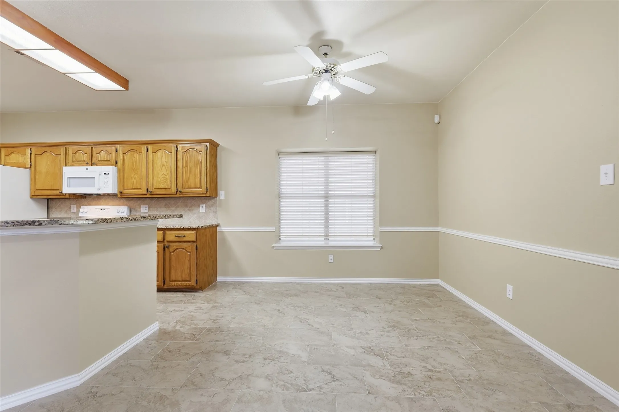 Single Family Residence For Sale in Denton County , 1021 Dartmouth Drive, Lewisville, Texas 75067, 5 Bedroom, 3 Bathroom, 2 Garage spaces, 3,358 Sqft, built in 1998, mls#21391078, Real Estate Agent in Lewisville, Homes For Sale in Denton county, Homes For Sale in Lewisville, Realtor in Lewisville Texas, Real Estate Brokerage Independent Realty Texas, Luminita Cordes Realtor