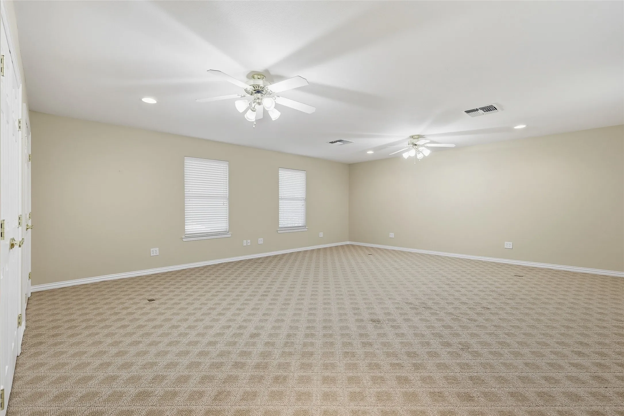 Single Family Residence For Sale in Denton County , 1021 Dartmouth Drive, Lewisville, Texas 75067, 5 Bedroom, 3 Bathroom, 2 Garage spaces, 3,358 Sqft, built in 1998, mls#21391078, Real Estate Agent in Lewisville, Homes For Sale in Denton county, Homes For Sale in Lewisville, Realtor in Lewisville Texas, Real Estate Brokerage Independent Realty Texas, Luminita Cordes Realtor