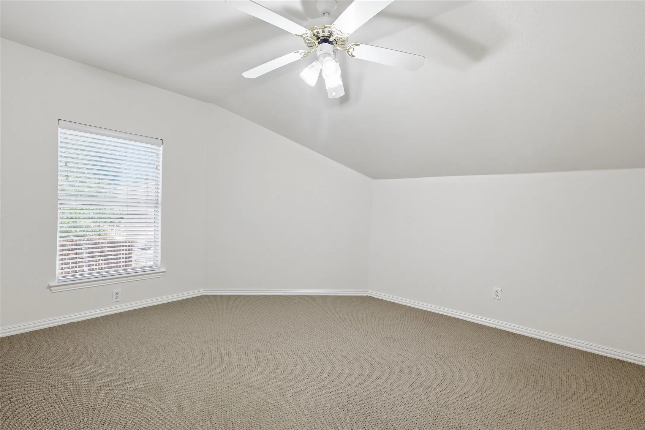Single Family Residence For Sale in Denton County , 1021 Dartmouth Drive, Lewisville, Texas 75067, 5 Bedroom, 3 Bathroom, 2 Garage spaces, 3,358 Sqft, built in 1998, mls#21391078, Real Estate Agent in Lewisville, Homes For Sale in Denton county, Homes For Sale in Lewisville, Realtor in Lewisville Texas, Real Estate Brokerage Independent Realty Texas, Luminita Cordes Realtor
