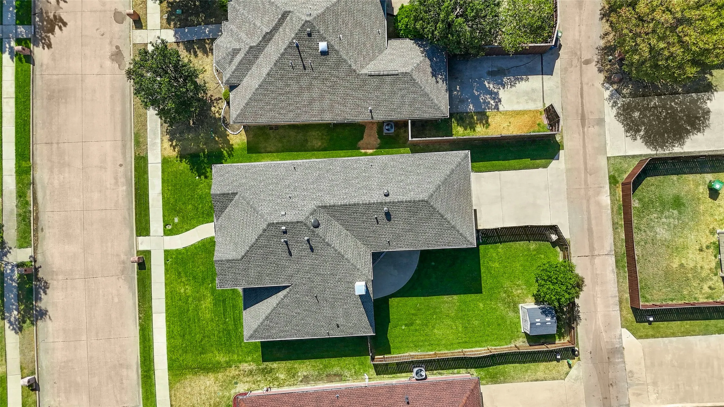 Single Family Residence For Sale in Denton County , 1021 Dartmouth Drive, Lewisville, Texas 75067, 5 Bedroom, 3 Bathroom, 2 Garage spaces, 3,358 Sqft, built in 1998, mls#21391078, Real Estate Agent in Lewisville, Homes For Sale in Denton county, Homes For Sale in Lewisville, Realtor in Lewisville Texas, Real Estate Brokerage Independent Realty Texas, Luminita Cordes Realtor
