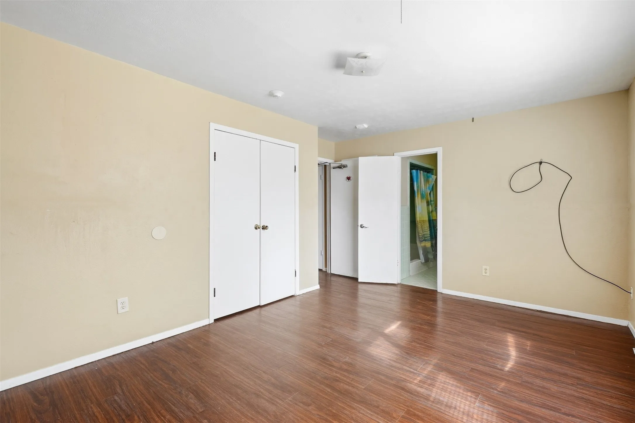 Single Family Residence For Sale in Tarrant County , 5682 Worrell Drive, Fort Worth, Texas 76133, 4 Bedroom, 2 Bathroom, Garage spaces, 1,773 Sqft, built in 1962, mls#21389485, Real Estate Agent in Fort Worth, Homes For Sale in Tarrant county, Homes For Sale in Fort Worth, Realtor in Fort Worth Texas, Real Estate Brokerage Independent Realty Texas, Luminita Cordes Realtor