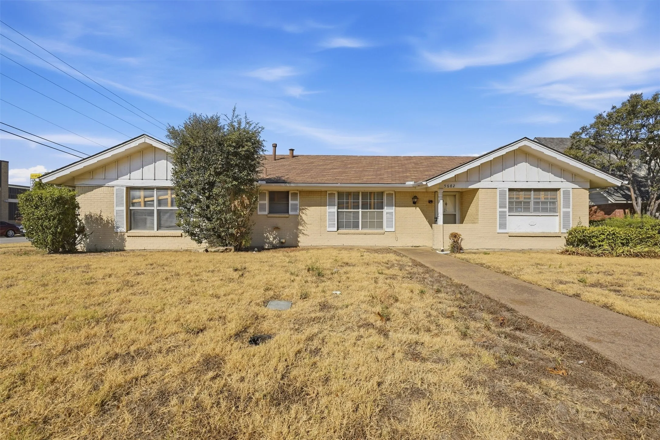 Single Family Residence For Sale in Tarrant County , 5682 Worrell Drive, Fort Worth, Texas 76133, 4 Bedroom, 2 Bathroom, Garage spaces, 1,773 Sqft, built in 1962, mls#21389485, Real Estate Agent in Fort Worth, Homes For Sale in Tarrant county, Homes For Sale in Fort Worth, Realtor in Fort Worth Texas, Real Estate Brokerage Independent Realty Texas, Luminita Cordes Realtor