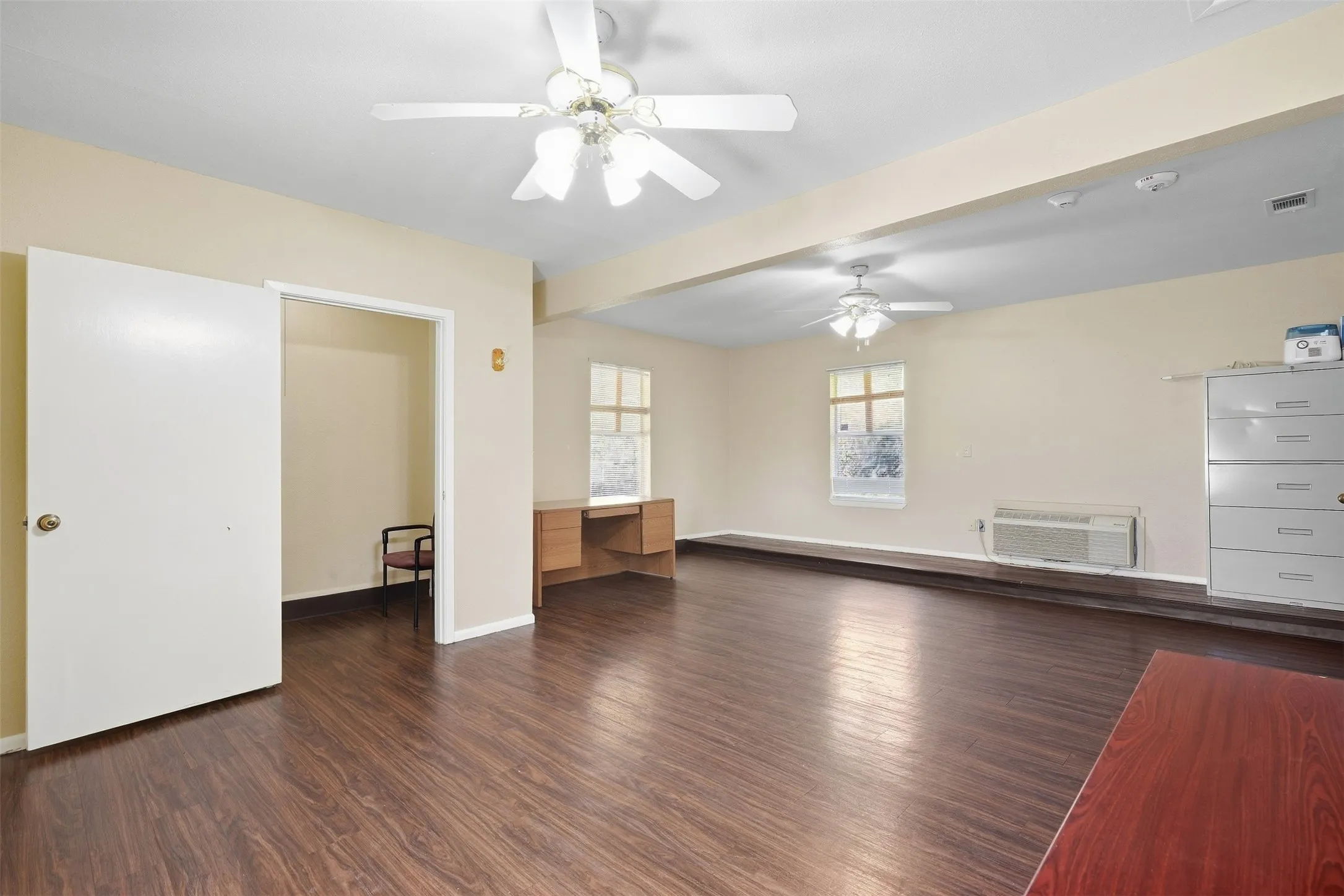 Single Family Residence For Sale in Tarrant County , 5682 Worrell Drive, Fort Worth, Texas 76133, 4 Bedroom, 2 Bathroom, Garage spaces, 1,773 Sqft, built in 1962, mls#21389485, Real Estate Agent in Fort Worth, Homes For Sale in Tarrant county, Homes For Sale in Fort Worth, Realtor in Fort Worth Texas, Real Estate Brokerage Independent Realty Texas, Luminita Cordes Realtor