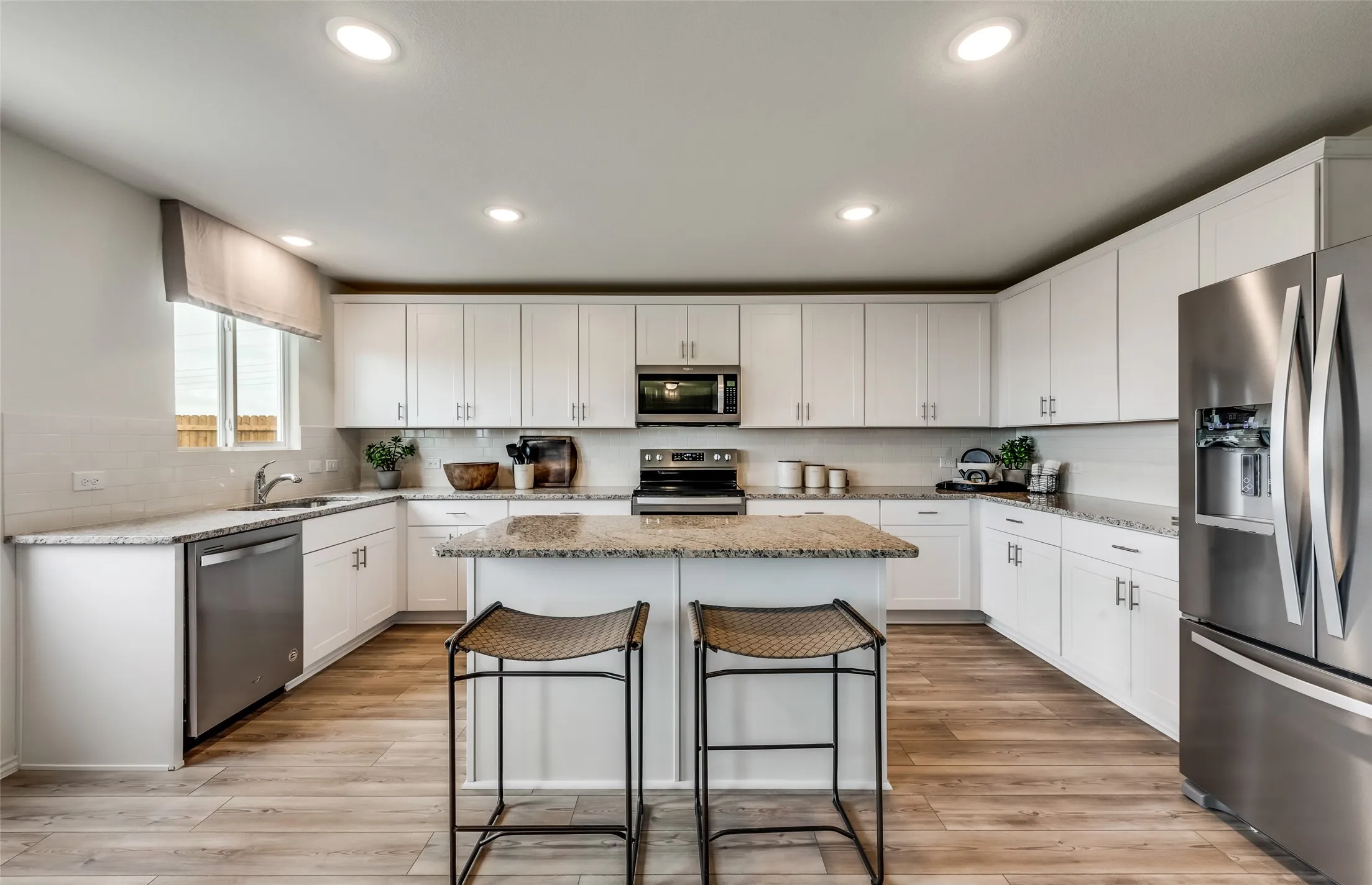 *Model Representation - Spacious kitchen with eat-in bartop island