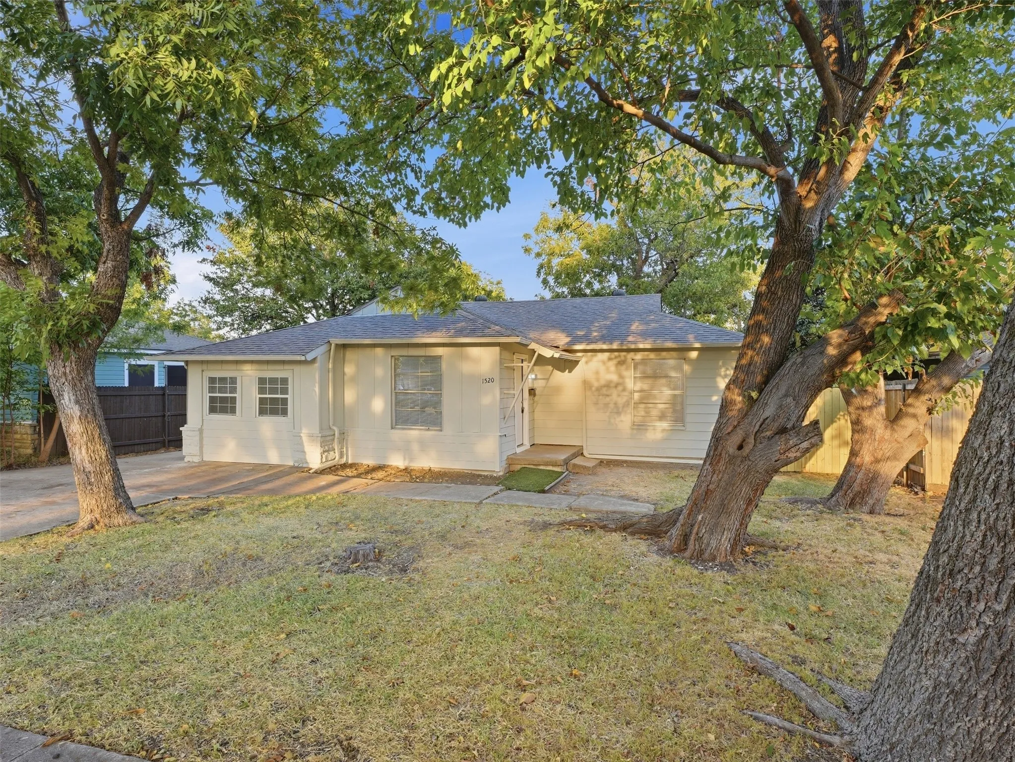 Single Family Residence For Rent in Dallas County , 1520 S 3rd Street, Garland, Texas 75040, 3 Bedroom, 1 Bathroom, Garage spaces, 1,033 Sqft, built in 1952, mls#21394397, Real Estate Agent in Garland, Homes For Rent in Dallas county, Homes For Rent in Garland, Realtor in Garland Texas, Real Estate Brokerage Independent Realty Texas, Luminita Cordes Realtor