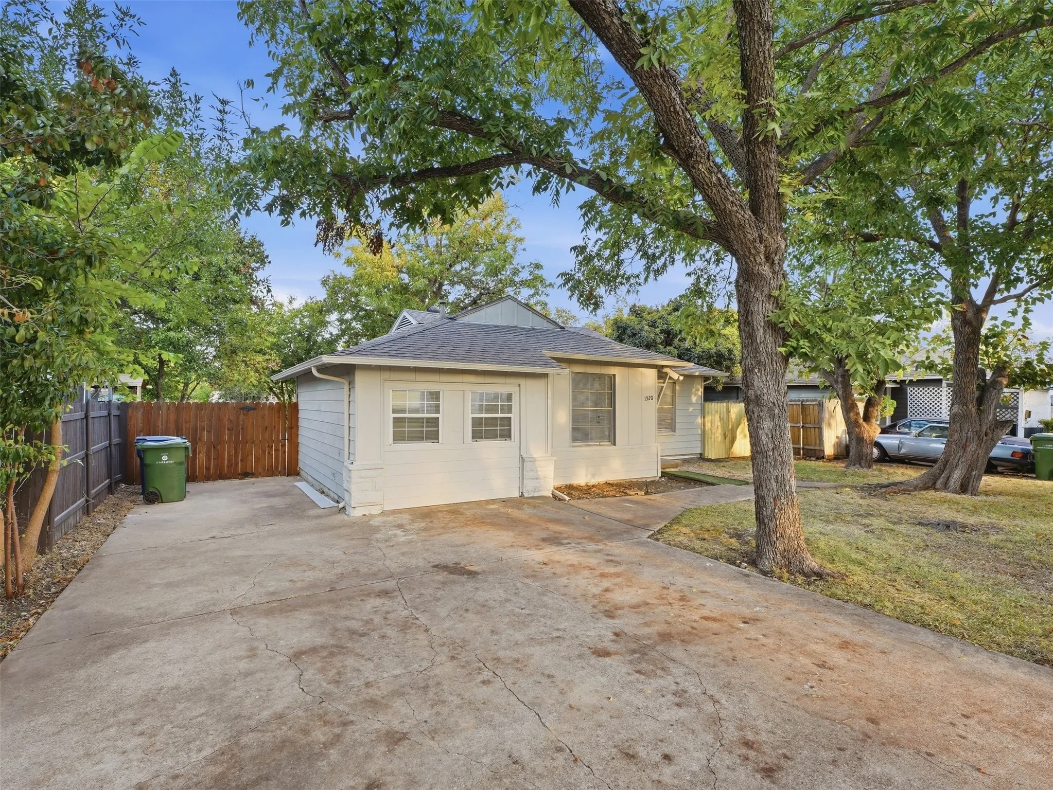 Single Family Residence For Rent in Dallas County , 1520 S 3rd Street, Garland, Texas 75040, 3 Bedroom, 1 Bathroom, Garage spaces, 1,033 Sqft, built in 1952, mls#21394397, Real Estate Agent in Garland, Homes For Rent in Dallas county, Homes For Rent in Garland, Realtor in Garland Texas, Real Estate Brokerage Independent Realty Texas, Luminita Cordes Realtor