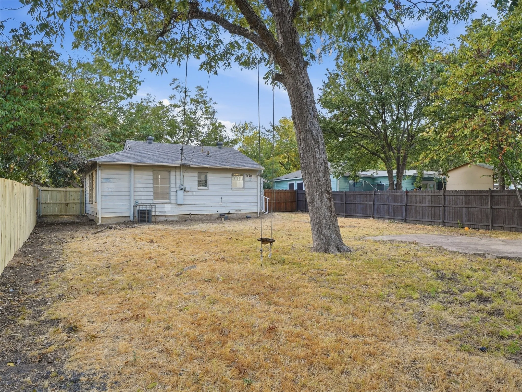 Single Family Residence For Rent in Dallas County , 1520 S 3rd Street, Garland, Texas 75040, 3 Bedroom, 1 Bathroom, Garage spaces, 1,033 Sqft, built in 1952, mls#21394397, Real Estate Agent in Garland, Homes For Rent in Dallas county, Homes For Rent in Garland, Realtor in Garland Texas, Real Estate Brokerage Independent Realty Texas, Luminita Cordes Realtor