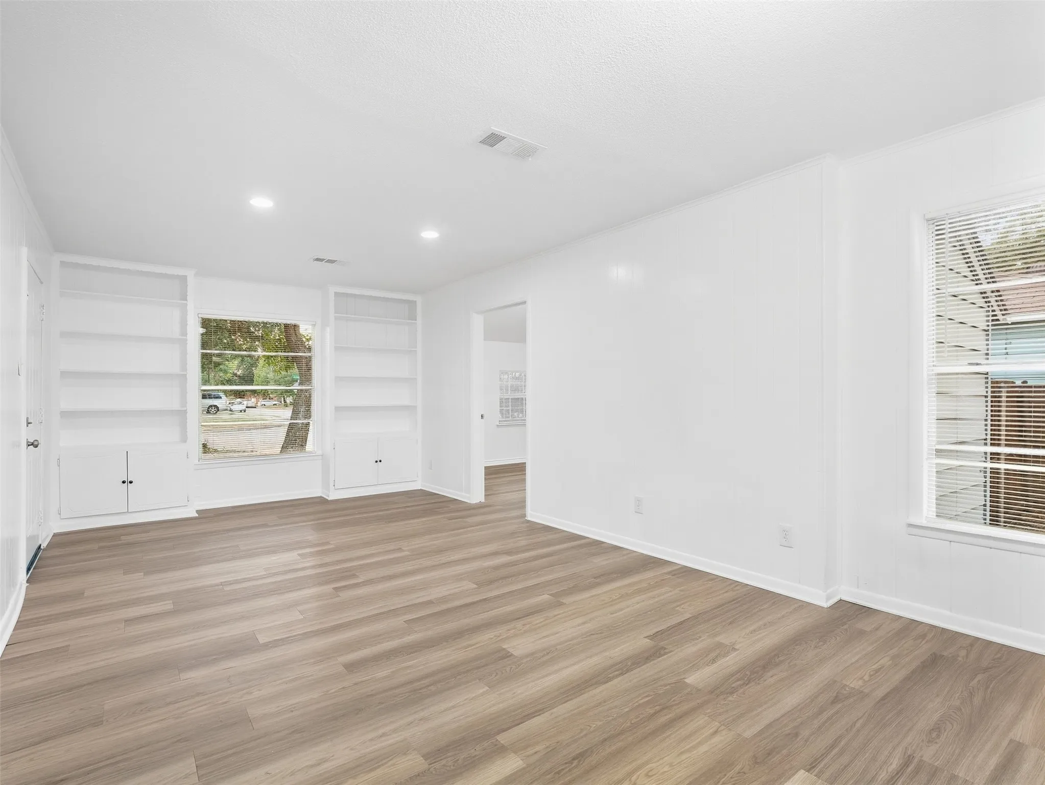 Single Family Residence For Rent in Dallas County , 1520 S 3rd Street, Garland, Texas 75040, 3 Bedroom, 1 Bathroom, Garage spaces, 1,033 Sqft, built in 1952, mls#21394397, Real Estate Agent in Garland, Homes For Rent in Dallas county, Homes For Rent in Garland, Realtor in Garland Texas, Real Estate Brokerage Independent Realty Texas, Luminita Cordes Realtor