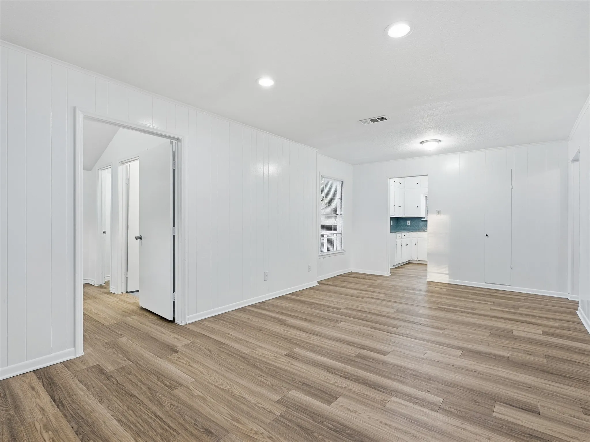 Single Family Residence For Rent in Dallas County , 1520 S 3rd Street, Garland, Texas 75040, 3 Bedroom, 1 Bathroom, Garage spaces, 1,033 Sqft, built in 1952, mls#21394397, Real Estate Agent in Garland, Homes For Rent in Dallas county, Homes For Rent in Garland, Realtor in Garland Texas, Real Estate Brokerage Independent Realty Texas, Luminita Cordes Realtor