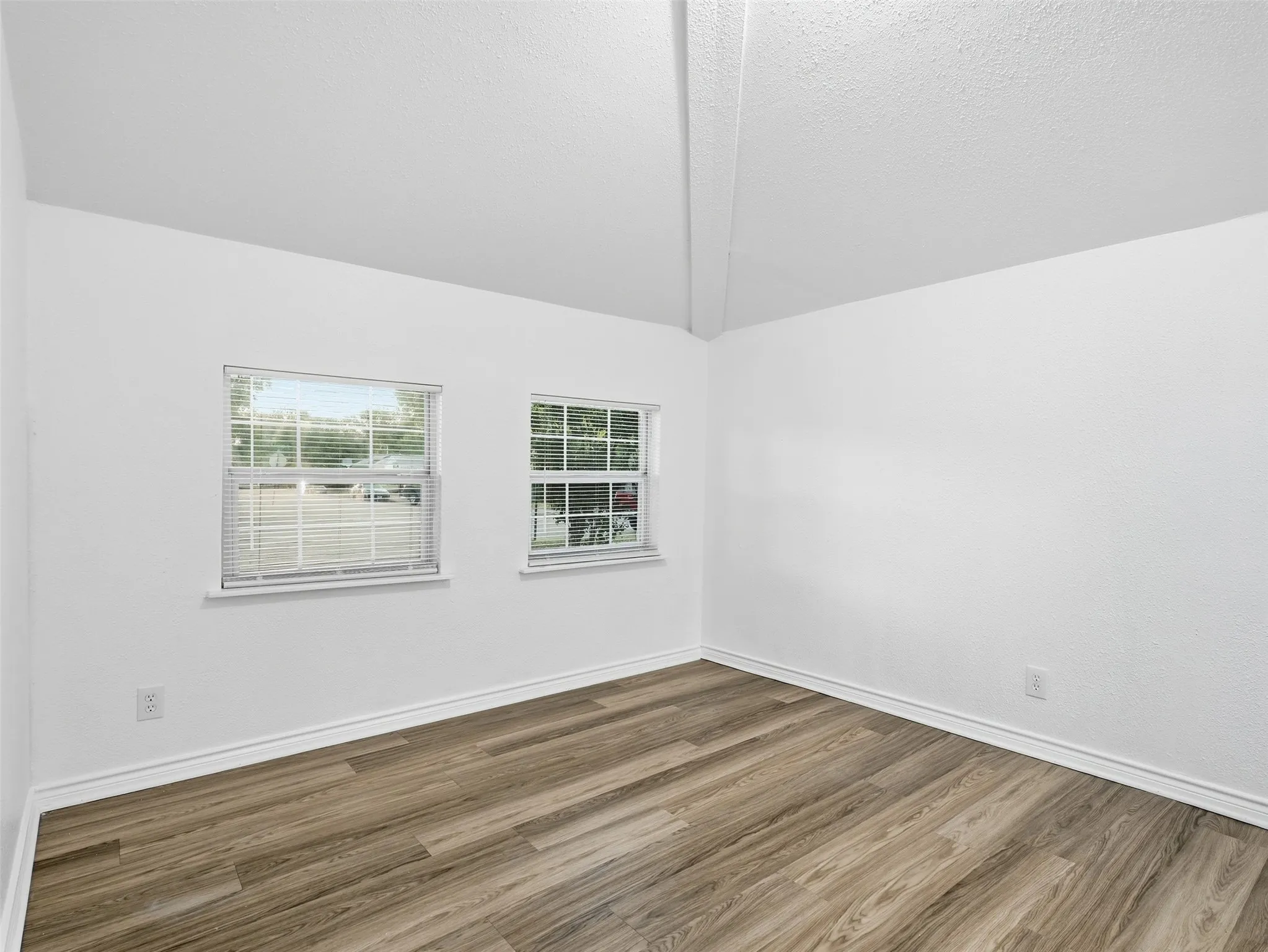 Single Family Residence For Rent in Dallas County , 1520 S 3rd Street, Garland, Texas 75040, 3 Bedroom, 1 Bathroom, Garage spaces, 1,033 Sqft, built in 1952, mls#21394397, Real Estate Agent in Garland, Homes For Rent in Dallas county, Homes For Rent in Garland, Realtor in Garland Texas, Real Estate Brokerage Independent Realty Texas, Luminita Cordes Realtor