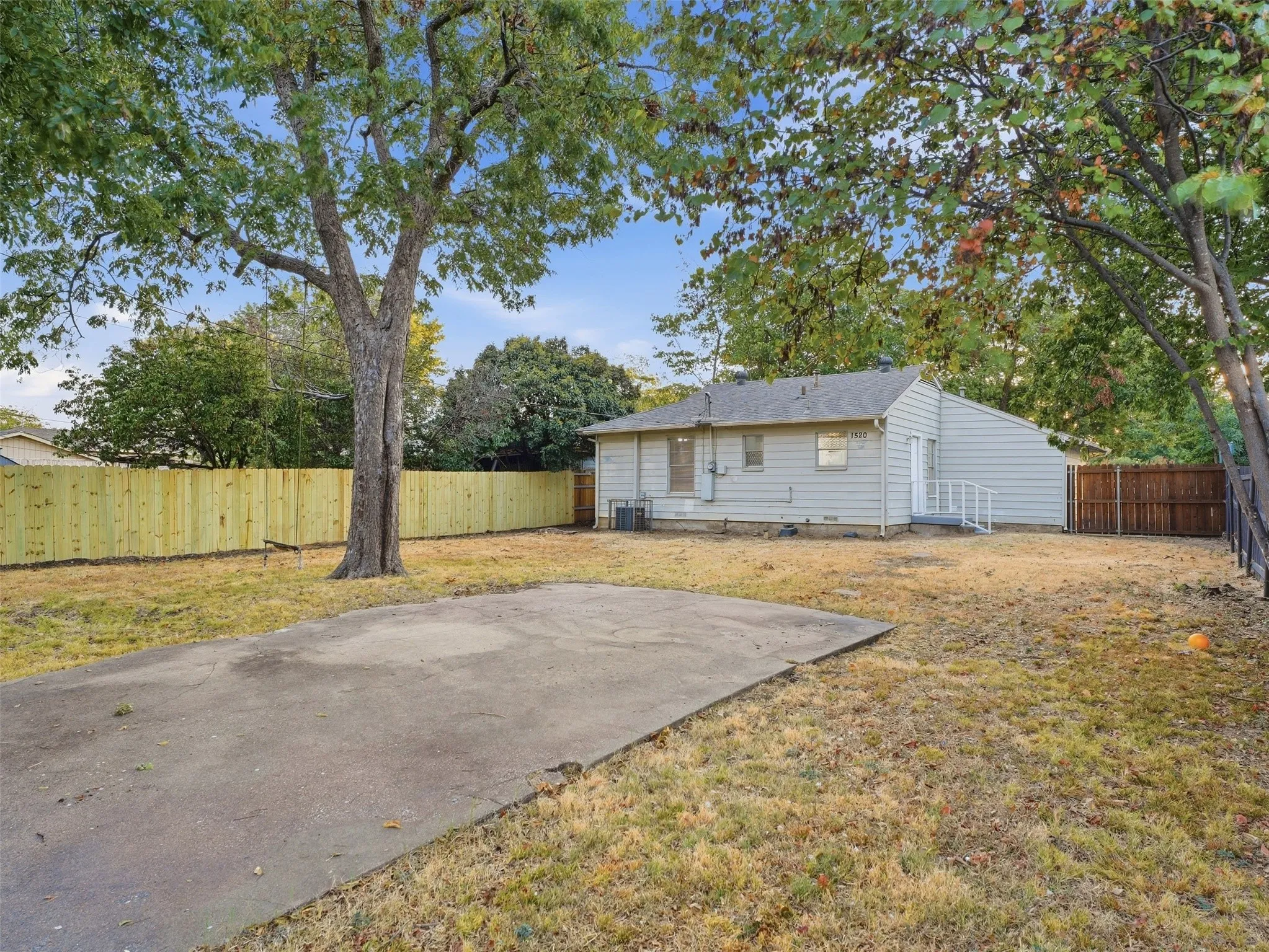 Single Family Residence For Rent in Dallas County , 1520 S 3rd Street, Garland, Texas 75040, 3 Bedroom, 1 Bathroom, Garage spaces, 1,033 Sqft, built in 1952, mls#21394397, Real Estate Agent in Garland, Homes For Rent in Dallas county, Homes For Rent in Garland, Realtor in Garland Texas, Real Estate Brokerage Independent Realty Texas, Luminita Cordes Realtor