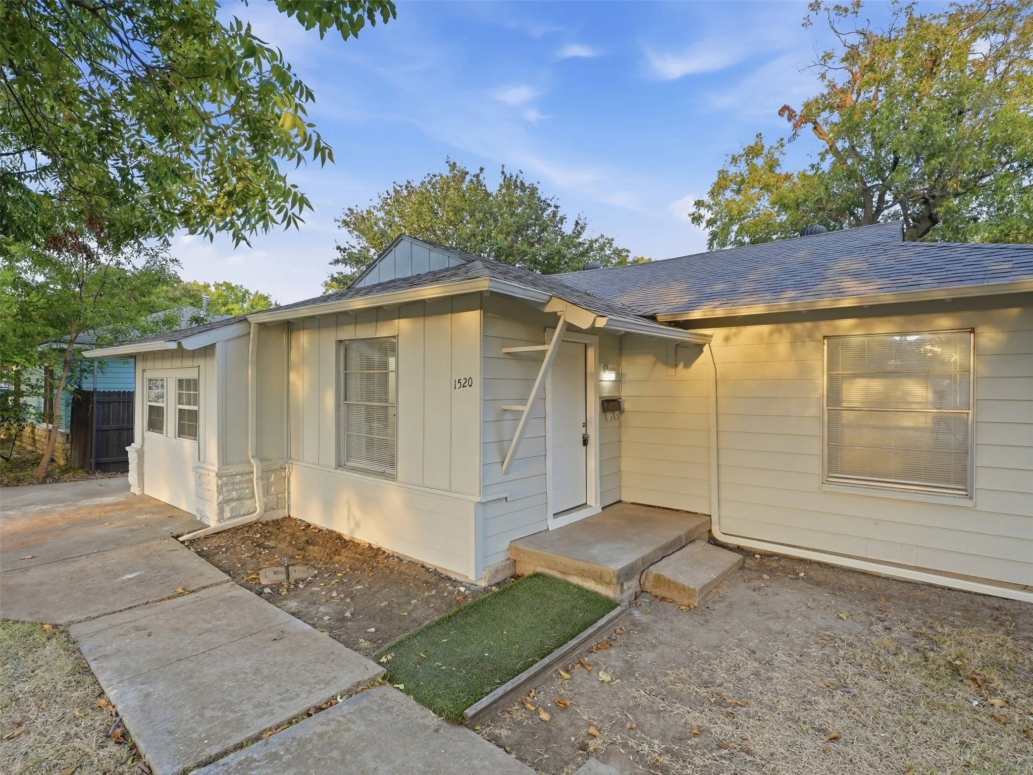 Single Family Residence For Rent in Dallas County , 1520 S 3rd Street, Garland, Texas 75040, 3 Bedroom, 1 Bathroom, Garage spaces, 1,033 Sqft, built in 1952, mls#21394397, Real Estate Agent in Garland, Homes For Rent in Dallas county, Homes For Rent in Garland, Realtor in Garland Texas, Real Estate Brokerage Independent Realty Texas, Luminita Cordes Realtor