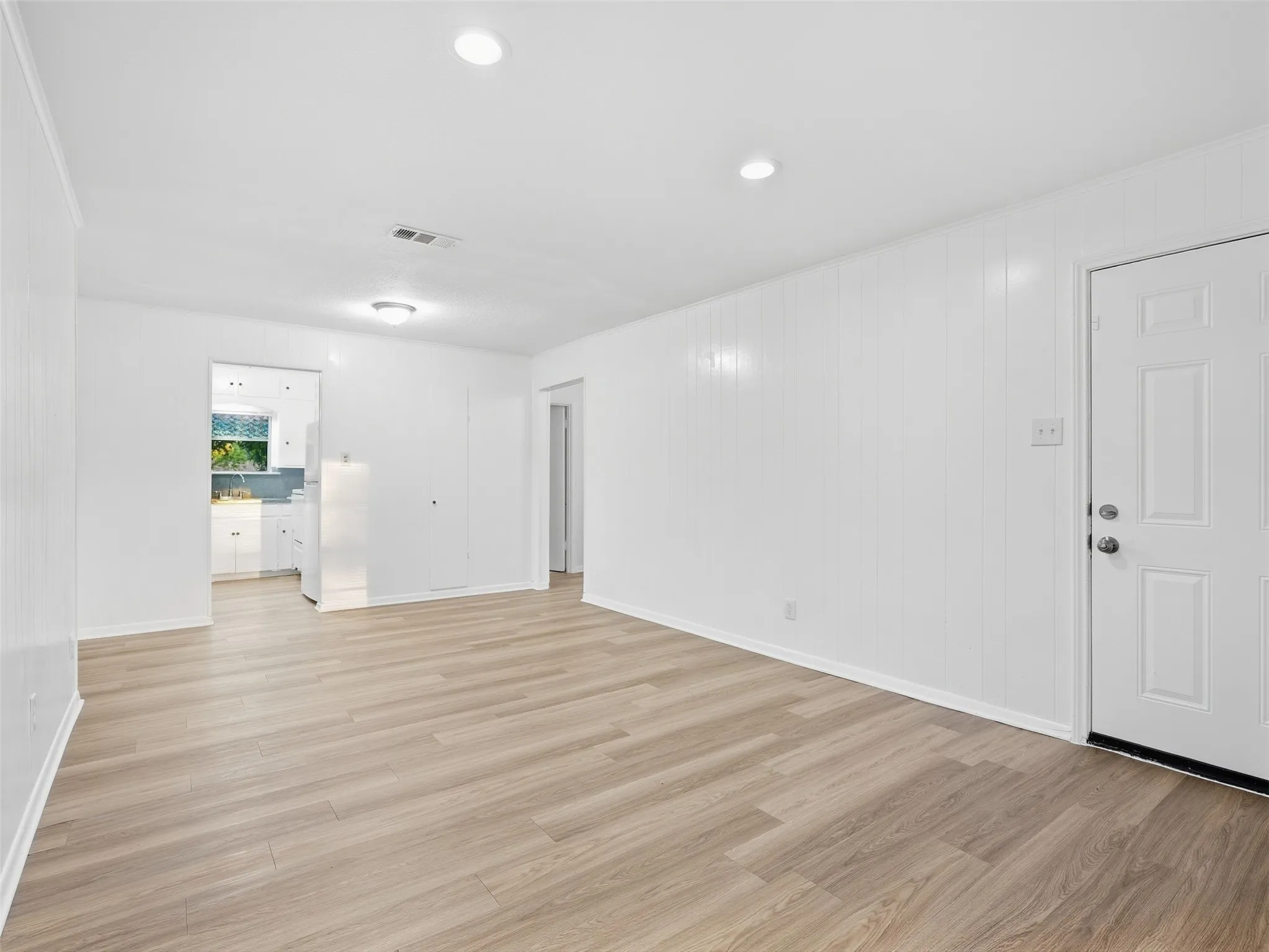 Single Family Residence For Rent in Dallas County , 1520 S 3rd Street, Garland, Texas 75040, 3 Bedroom, 1 Bathroom, Garage spaces, 1,033 Sqft, built in 1952, mls#21394397, Real Estate Agent in Garland, Homes For Rent in Dallas county, Homes For Rent in Garland, Realtor in Garland Texas, Real Estate Brokerage Independent Realty Texas, Luminita Cordes Realtor