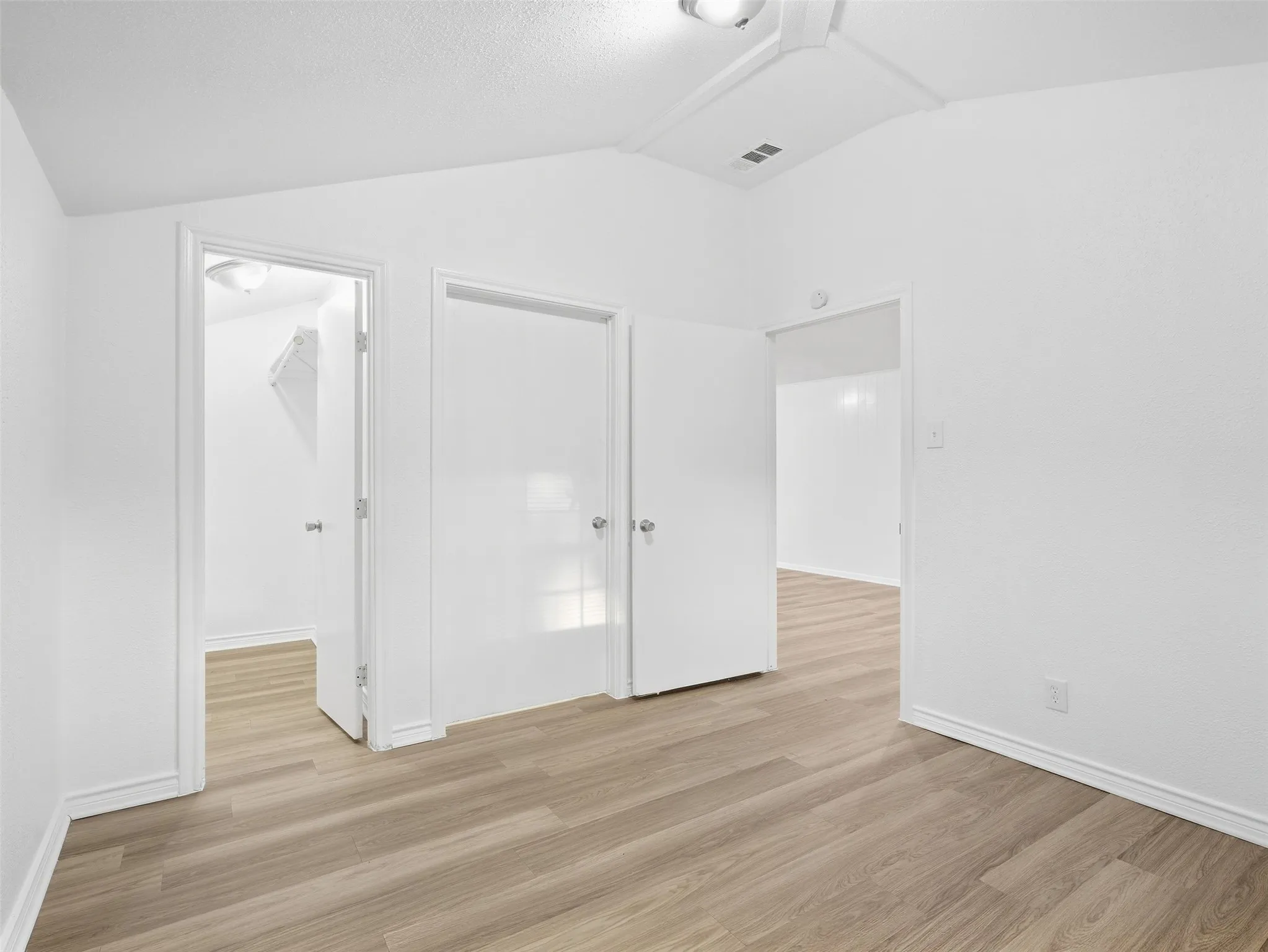 Single Family Residence For Rent in Dallas County , 1520 S 3rd Street, Garland, Texas 75040, 3 Bedroom, 1 Bathroom, Garage spaces, 1,033 Sqft, built in 1952, mls#21394397, Real Estate Agent in Garland, Homes For Rent in Dallas county, Homes For Rent in Garland, Realtor in Garland Texas, Real Estate Brokerage Independent Realty Texas, Luminita Cordes Realtor