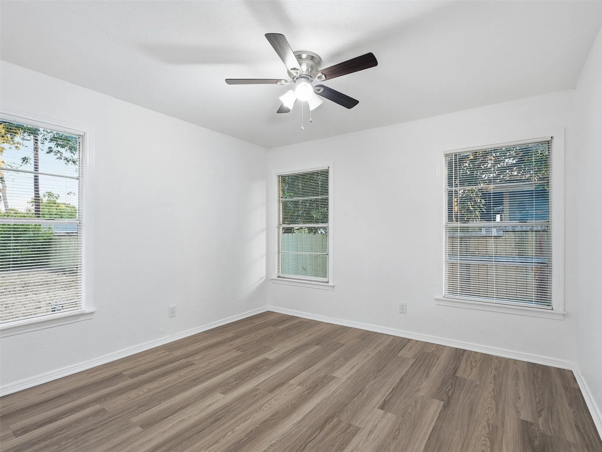 Single Family Residence For Rent in Dallas County , 1520 S 3rd Street, Garland, Texas 75040, 3 Bedroom, 1 Bathroom, Garage spaces, 1,033 Sqft, built in 1952, mls#21394397, Real Estate Agent in Garland, Homes For Rent in Dallas county, Homes For Rent in Garland, Realtor in Garland Texas, Real Estate Brokerage Independent Realty Texas, Luminita Cordes Realtor