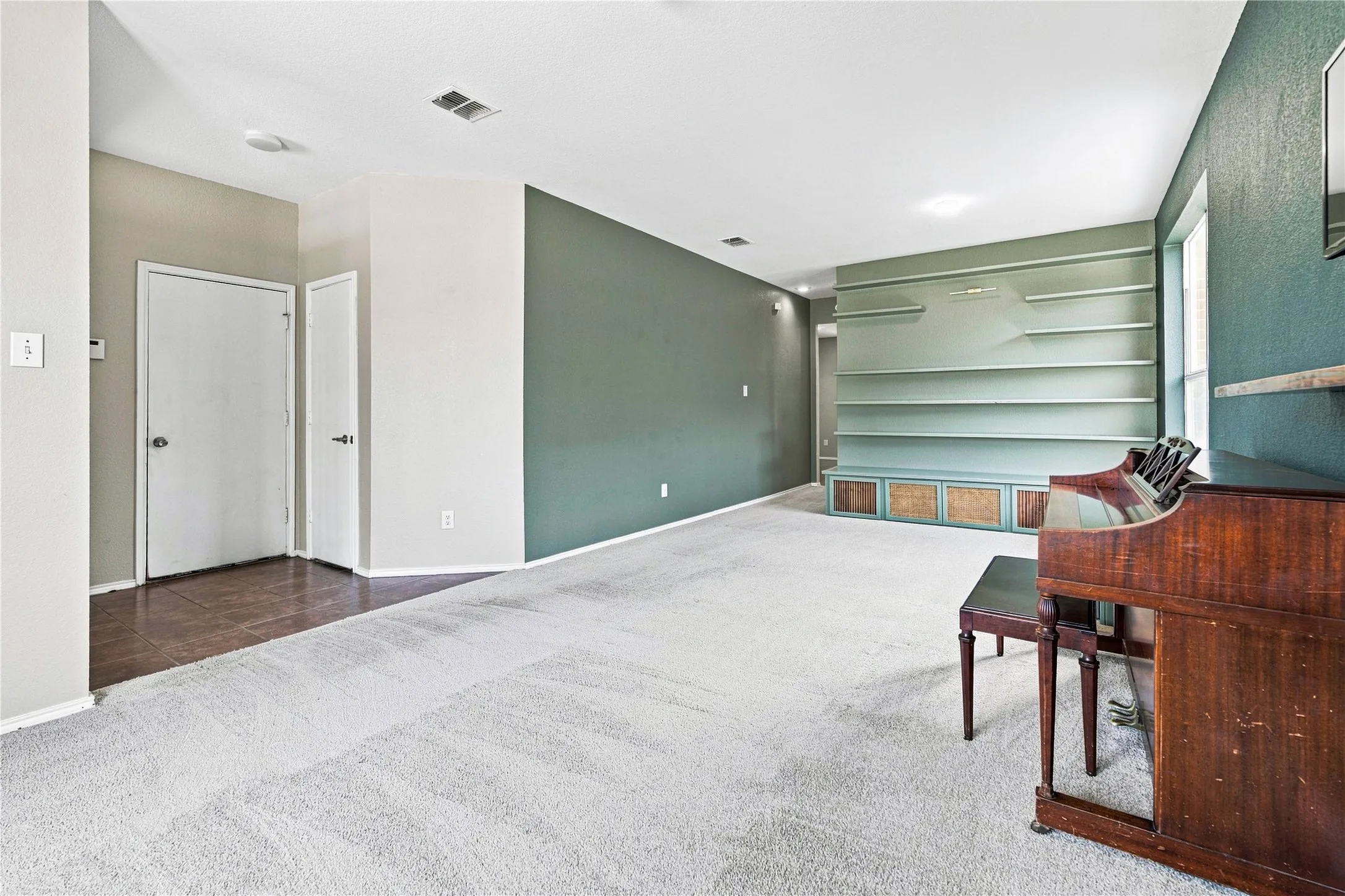 Single Family Residence For Sale in Tarrant County , 2833 Wakecrest Drive, Fort Worth, Texas 76108, 4 Bedroom, 2 Bathroom, 2 Garage spaces, 1,842 Sqft, built in 2006, mls#21383152, Real Estate Agent in Fort Worth, Homes For Sale in Tarrant county, Homes For Sale in Fort Worth, Realtor in Fort Worth Texas, Real Estate Brokerage Independent Realty Texas, Luminita Cordes Realtor