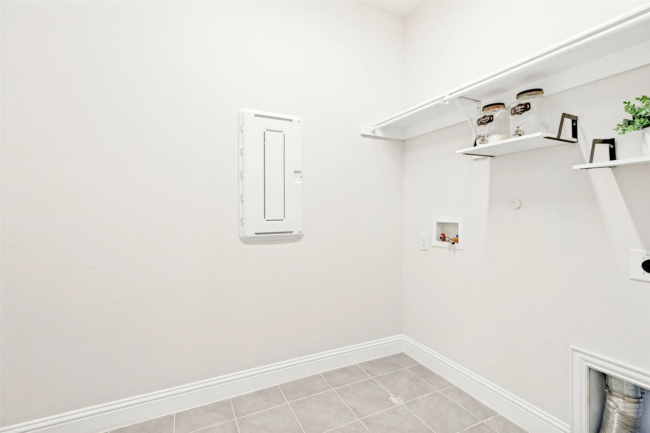 Townhouse For Sale in Denton County , 2917 Troutt Drive, Carrollton, Texas 75010, 3 Bedroom, 4 Bathroom, 2 Garage spaces, 1,985 Sqft, built in 2021, mls#21393872, Real Estate Agent in Carrollton, Homes For Sale in Denton county, Homes For Sale in Carrollton, Realtor in Carrollton Texas, Real Estate Brokerage Independent Realty Texas, Luminita Cordes Realtor