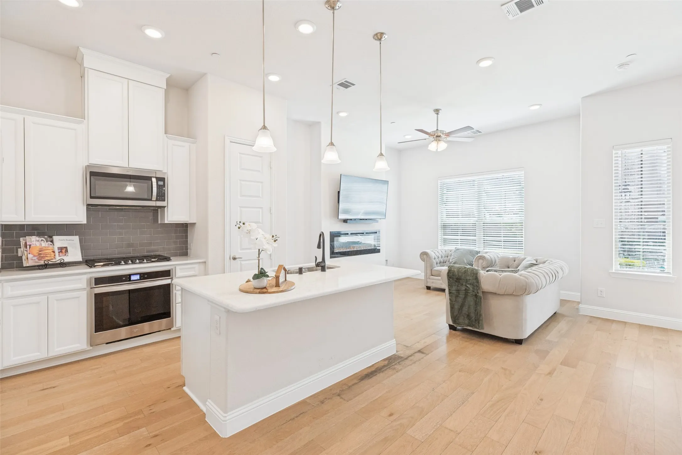 Townhouse For Sale in Denton County , 2917 Troutt Drive, Carrollton, Texas 75010, 3 Bedroom, 4 Bathroom, 2 Garage spaces, 1,985 Sqft, built in 2021, mls#21393872, Real Estate Agent in Carrollton, Homes For Sale in Denton county, Homes For Sale in Carrollton, Realtor in Carrollton Texas, Real Estate Brokerage Independent Realty Texas, Luminita Cordes Realtor