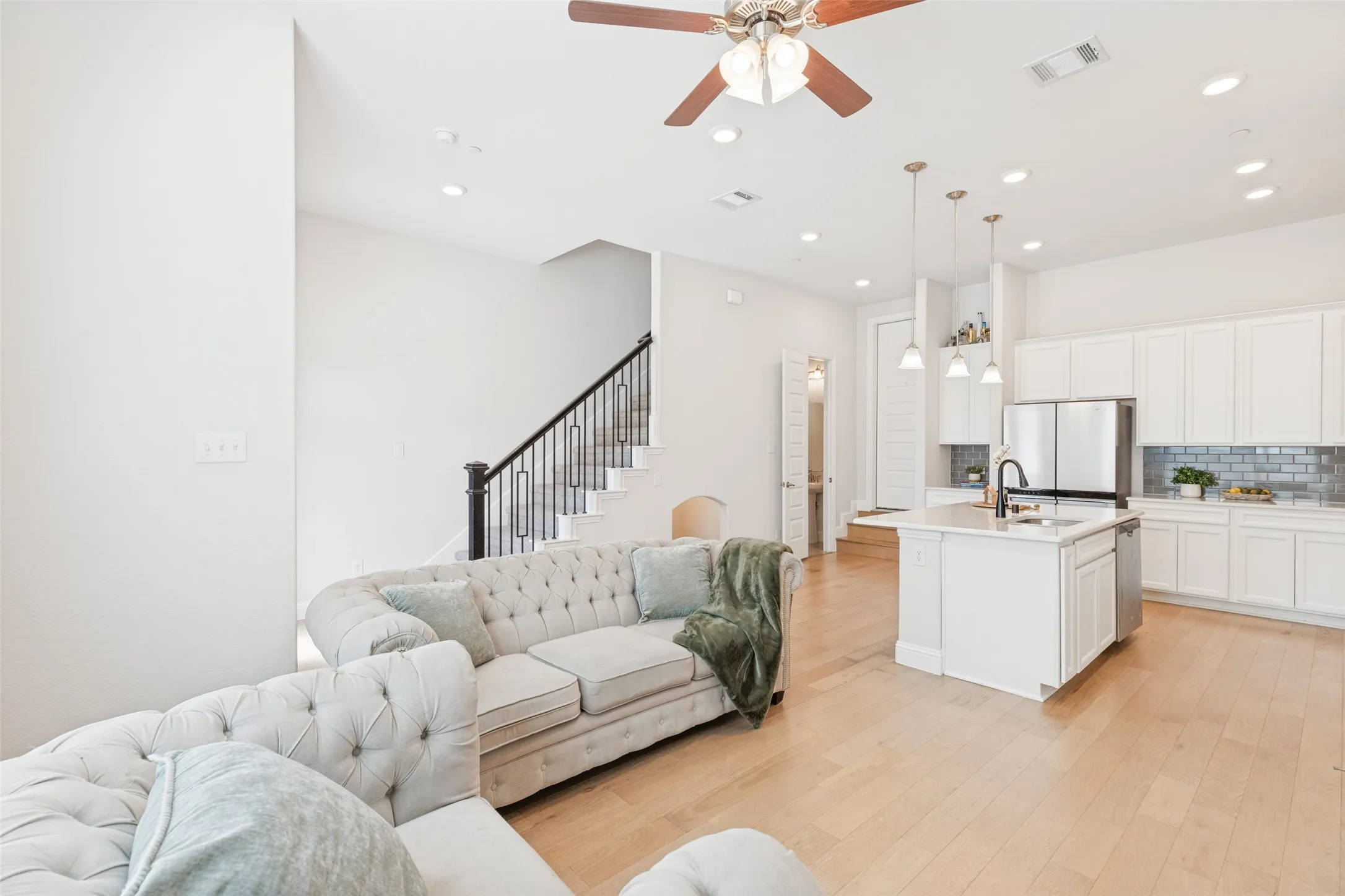 Townhouse For Sale in Denton County , 2917 Troutt Drive, Carrollton, Texas 75010, 3 Bedroom, 4 Bathroom, 2 Garage spaces, 1,985 Sqft, built in 2021, mls#21393872, Real Estate Agent in Carrollton, Homes For Sale in Denton county, Homes For Sale in Carrollton, Realtor in Carrollton Texas, Real Estate Brokerage Independent Realty Texas, Luminita Cordes Realtor