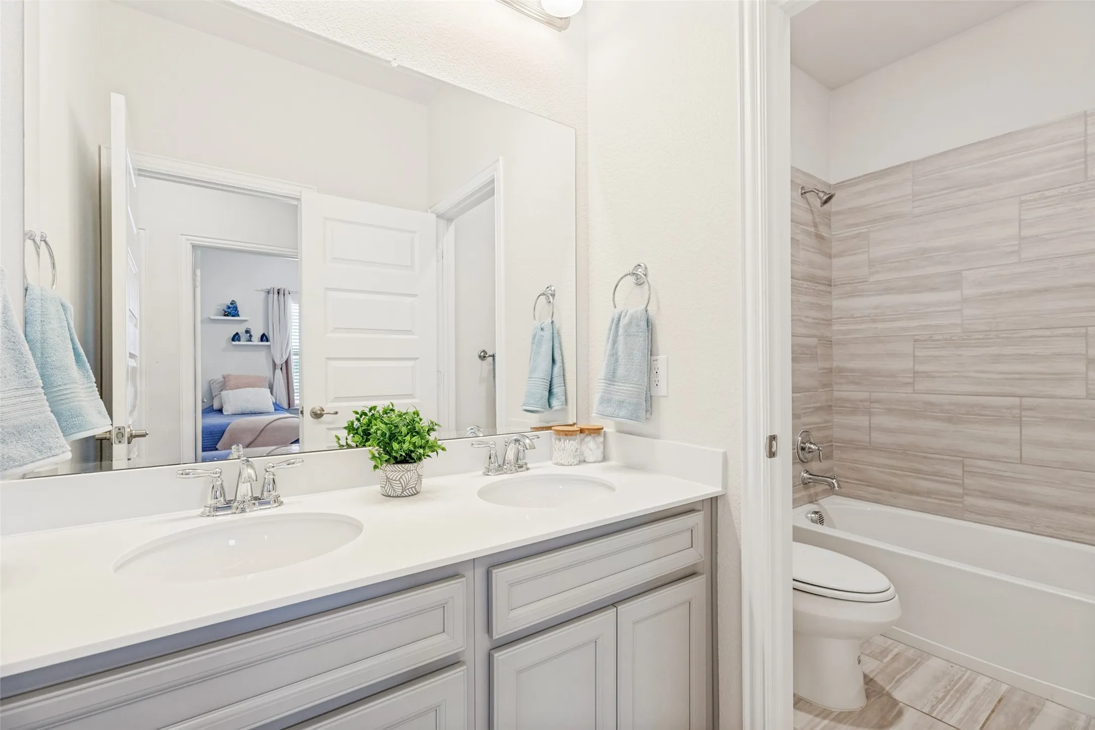 Townhouse For Sale in Denton County , 2917 Troutt Drive, Carrollton, Texas 75010, 3 Bedroom, 4 Bathroom, 2 Garage spaces, 1,985 Sqft, built in 2021, mls#21393872, Real Estate Agent in Carrollton, Homes For Sale in Denton county, Homes For Sale in Carrollton, Realtor in Carrollton Texas, Real Estate Brokerage Independent Realty Texas, Luminita Cordes Realtor