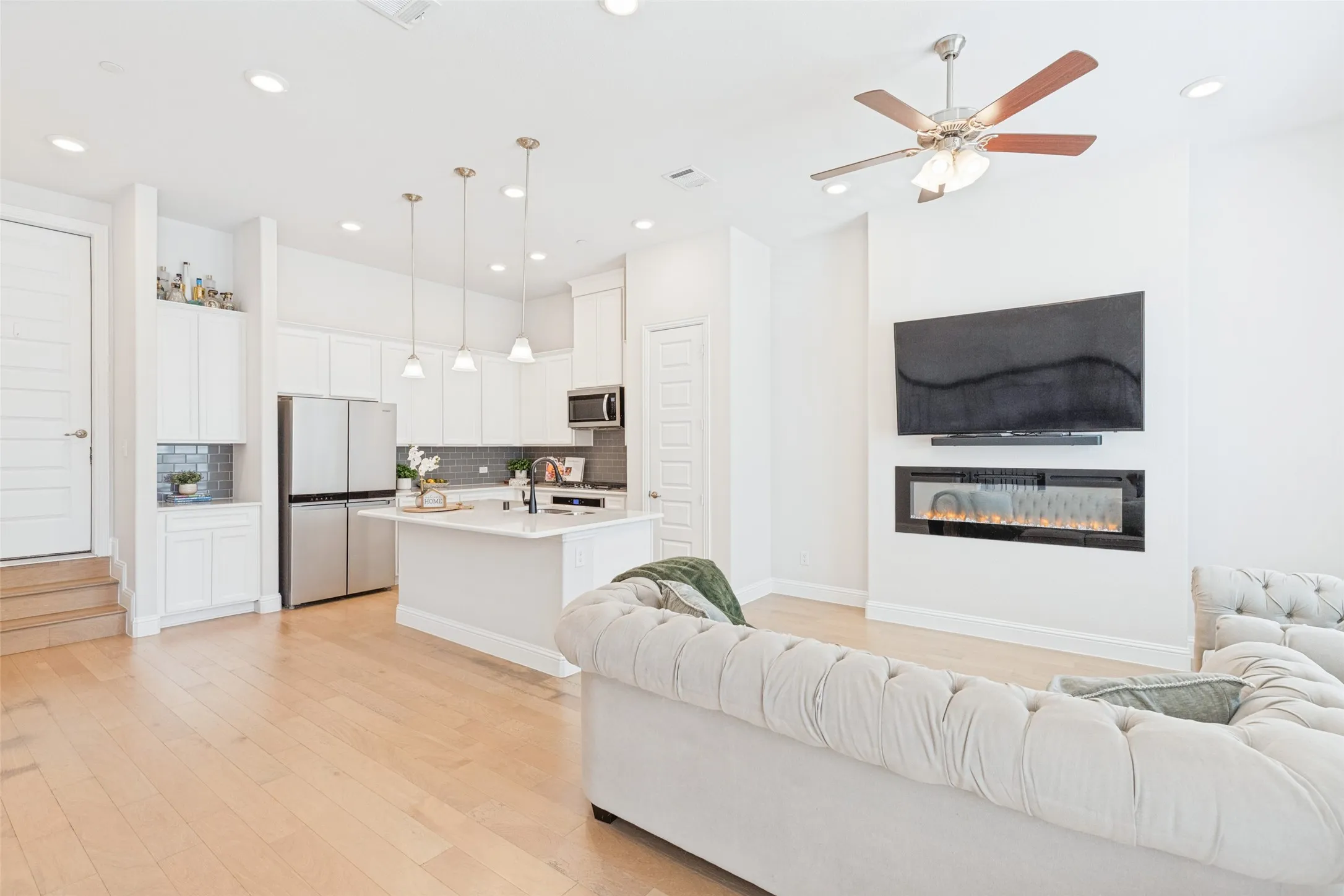 Townhouse For Sale in Denton County , 2917 Troutt Drive, Carrollton, Texas 75010, 3 Bedroom, 4 Bathroom, 2 Garage spaces, 1,985 Sqft, built in 2021, mls#21393872, Real Estate Agent in Carrollton, Homes For Sale in Denton county, Homes For Sale in Carrollton, Realtor in Carrollton Texas, Real Estate Brokerage Independent Realty Texas, Luminita Cordes Realtor