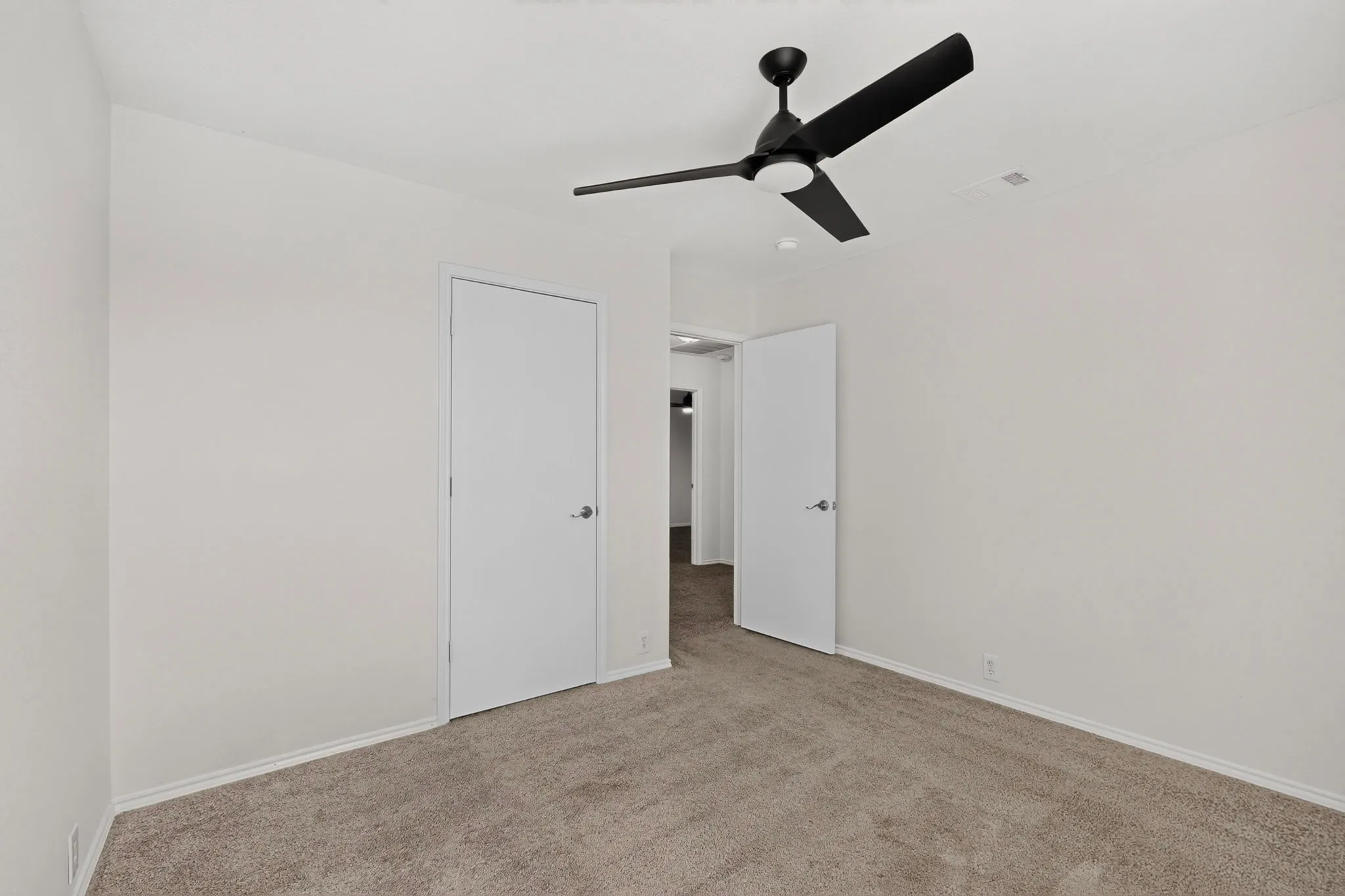 Single Family Residence For Sale in Denton County , 2424 Tailburton Court, Little Elm, Texas 75068, 4 Bedroom, 3 Bathroom, 2 Garage spaces, 2,105 Sqft, built in 2001, mls#21388598, Real Estate Agent in Little Elm, Homes For Sale in Denton county, Homes For Sale in Little Elm, Realtor in Little Elm Texas, Real Estate Brokerage Independent Realty Texas, Luminita Cordes Realtor