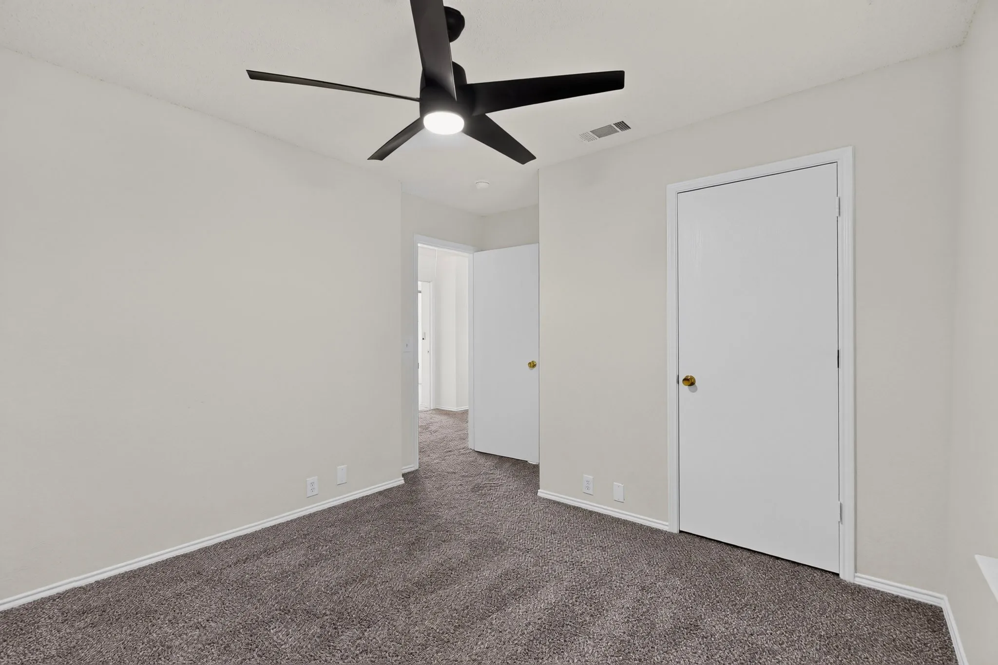 Single Family Residence For Sale in Denton County , 2424 Tailburton Court, Little Elm, Texas 75068, 4 Bedroom, 3 Bathroom, 2 Garage spaces, 2,105 Sqft, built in 2001, mls#21388598, Real Estate Agent in Little Elm, Homes For Sale in Denton county, Homes For Sale in Little Elm, Realtor in Little Elm Texas, Real Estate Brokerage Independent Realty Texas, Luminita Cordes Realtor