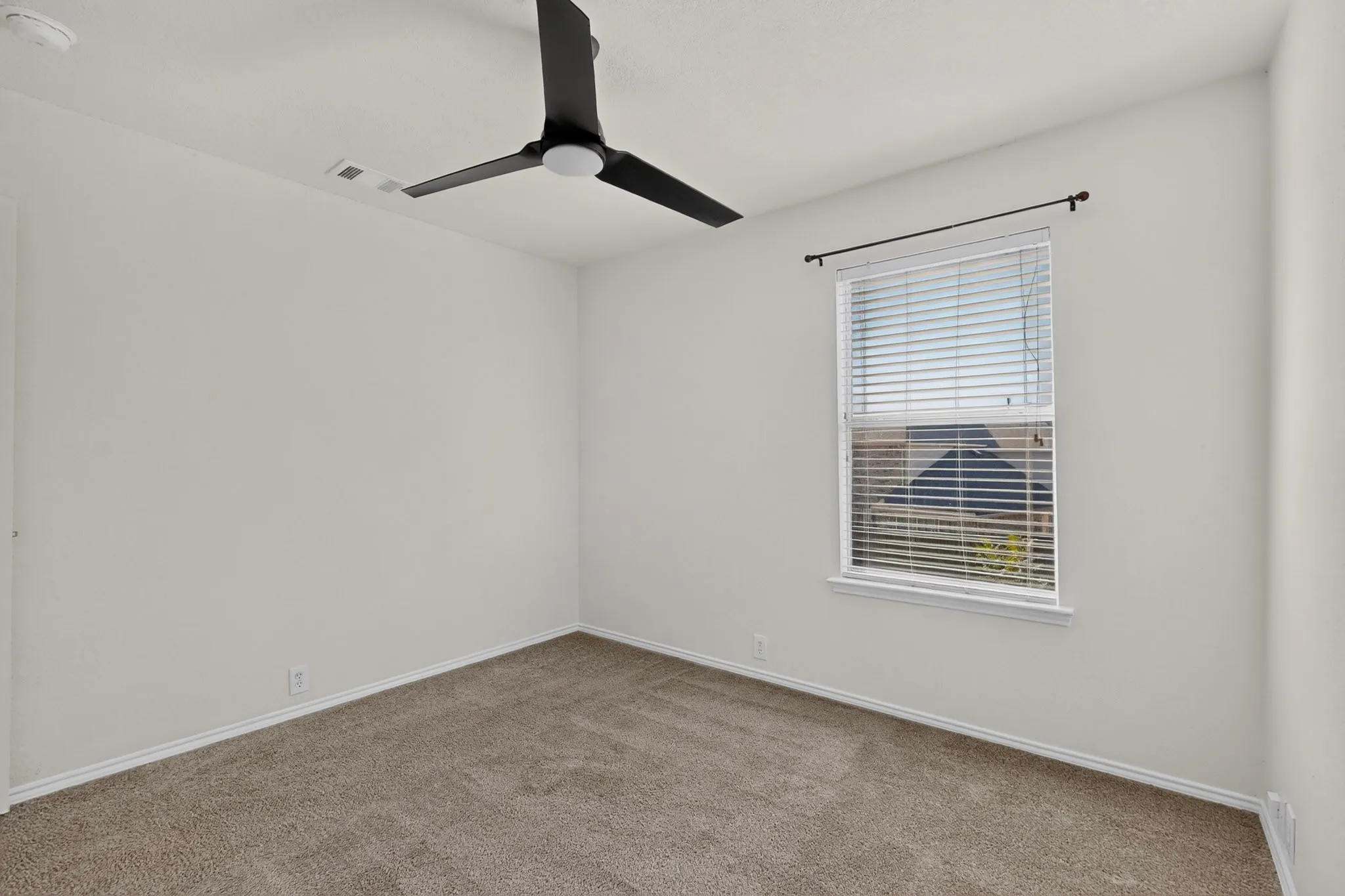 Single Family Residence For Sale in Denton County , 2424 Tailburton Court, Little Elm, Texas 75068, 4 Bedroom, 3 Bathroom, 2 Garage spaces, 2,105 Sqft, built in 2001, mls#21388598, Real Estate Agent in Little Elm, Homes For Sale in Denton county, Homes For Sale in Little Elm, Realtor in Little Elm Texas, Real Estate Brokerage Independent Realty Texas, Luminita Cordes Realtor
