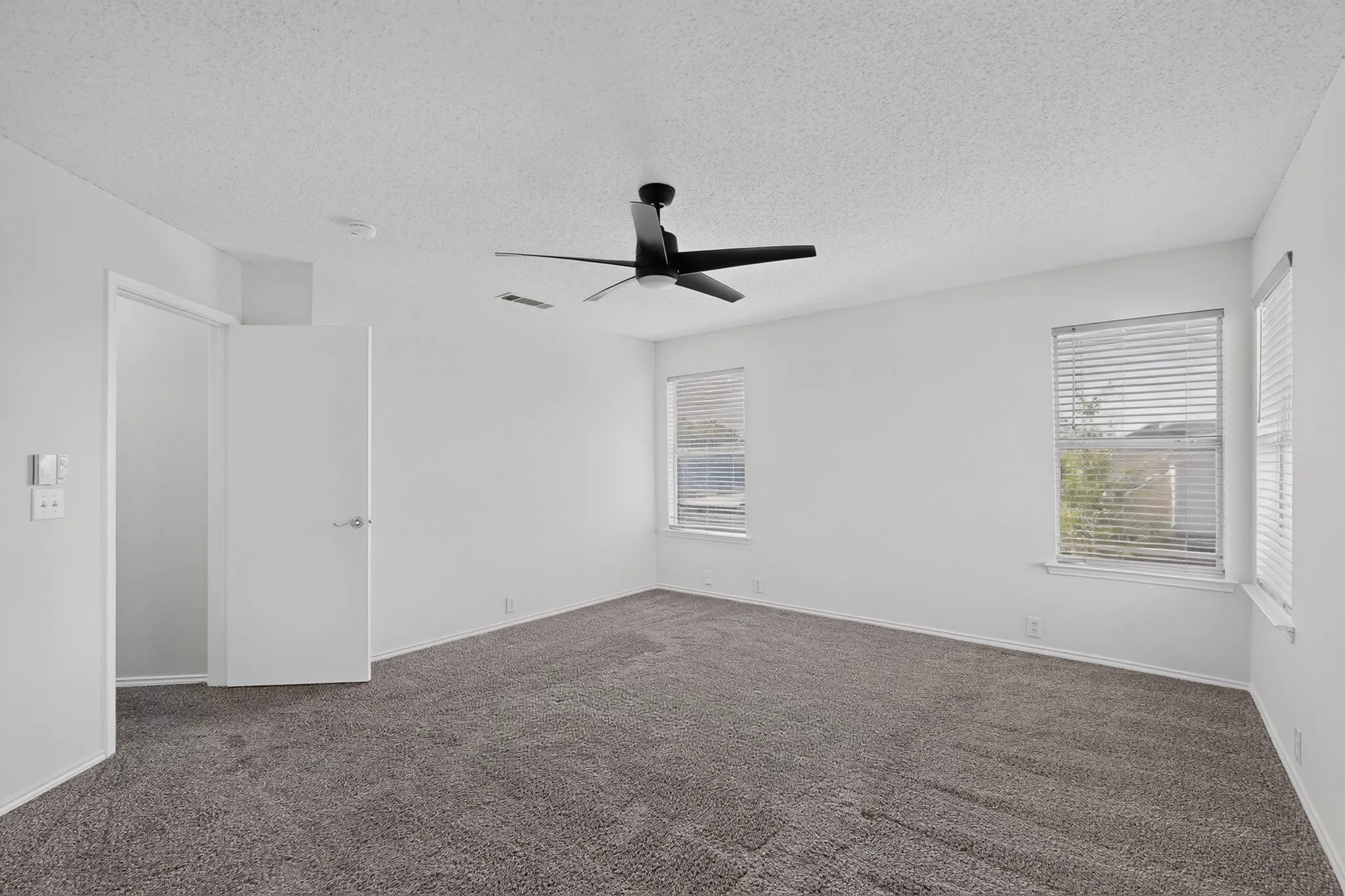Single Family Residence For Sale in Denton County , 2424 Tailburton Court, Little Elm, Texas 75068, 4 Bedroom, 3 Bathroom, 2 Garage spaces, 2,105 Sqft, built in 2001, mls#21388598, Real Estate Agent in Little Elm, Homes For Sale in Denton county, Homes For Sale in Little Elm, Realtor in Little Elm Texas, Real Estate Brokerage Independent Realty Texas, Luminita Cordes Realtor
