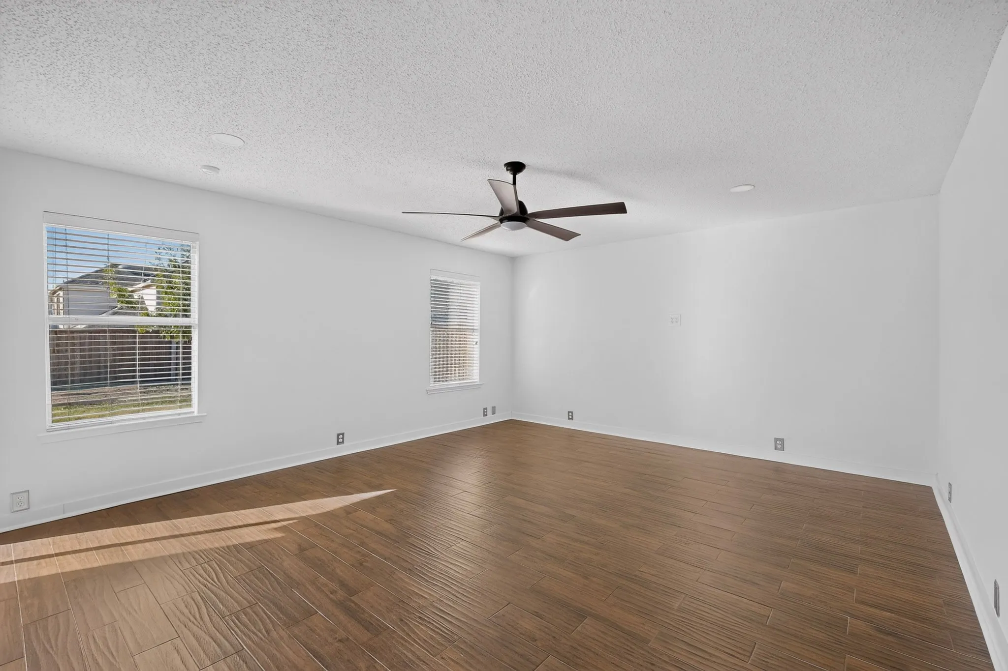 Single Family Residence For Sale in Denton County , 2424 Tailburton Court, Little Elm, Texas 75068, 4 Bedroom, 3 Bathroom, 2 Garage spaces, 2,105 Sqft, built in 2001, mls#21388598, Real Estate Agent in Little Elm, Homes For Sale in Denton county, Homes For Sale in Little Elm, Realtor in Little Elm Texas, Real Estate Brokerage Independent Realty Texas, Luminita Cordes Realtor