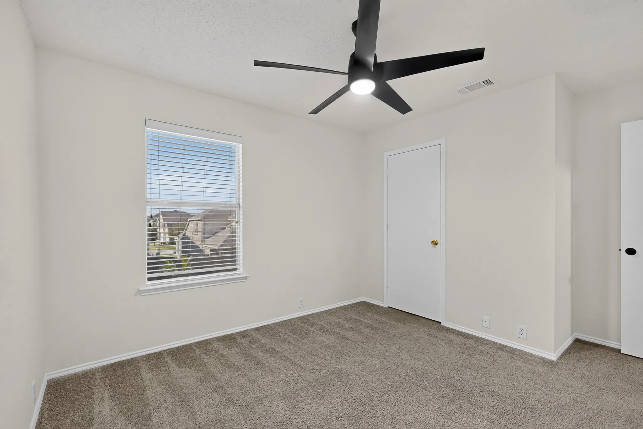 Single Family Residence For Sale in Denton County , 2424 Tailburton Court, Little Elm, Texas 75068, 4 Bedroom, 3 Bathroom, 2 Garage spaces, 2,105 Sqft, built in 2001, mls#21388598, Real Estate Agent in Little Elm, Homes For Sale in Denton county, Homes For Sale in Little Elm, Realtor in Little Elm Texas, Real Estate Brokerage Independent Realty Texas, Luminita Cordes Realtor