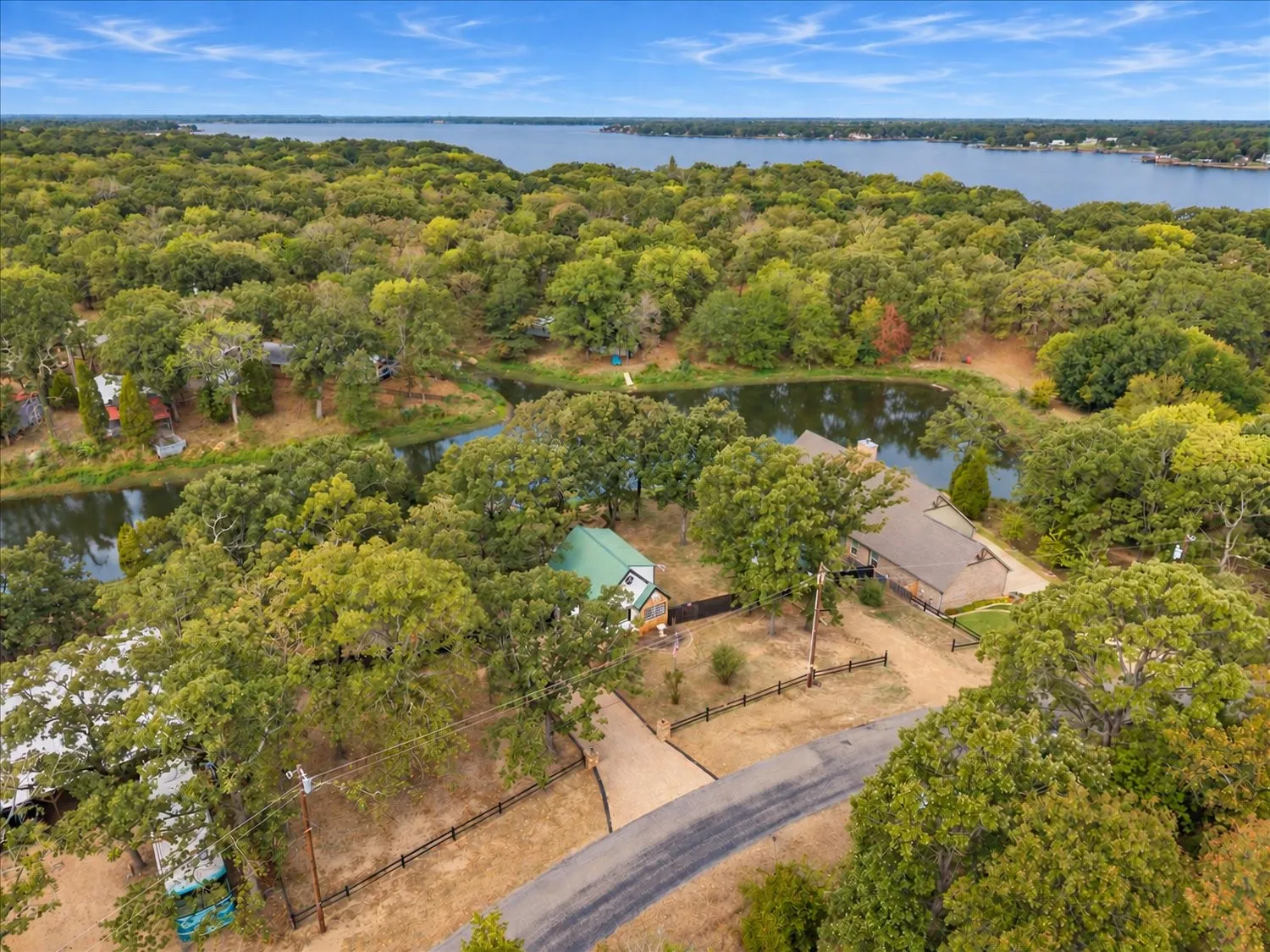 Single Family Residence For Sale in Henderson County , 5650 Point Lavista, Malakoff, Texas 75148, 3 Bedroom, 2 Bathroom, Garage spaces, 1,003 Sqft, built in 2005, mls#21394173, Real Estate Agent in Malakoff, Homes For Sale in Henderson county, Homes For Sale in Malakoff, Realtor in Malakoff Texas, Real Estate Brokerage Independent Realty Texas, Luminita Cordes Realtor