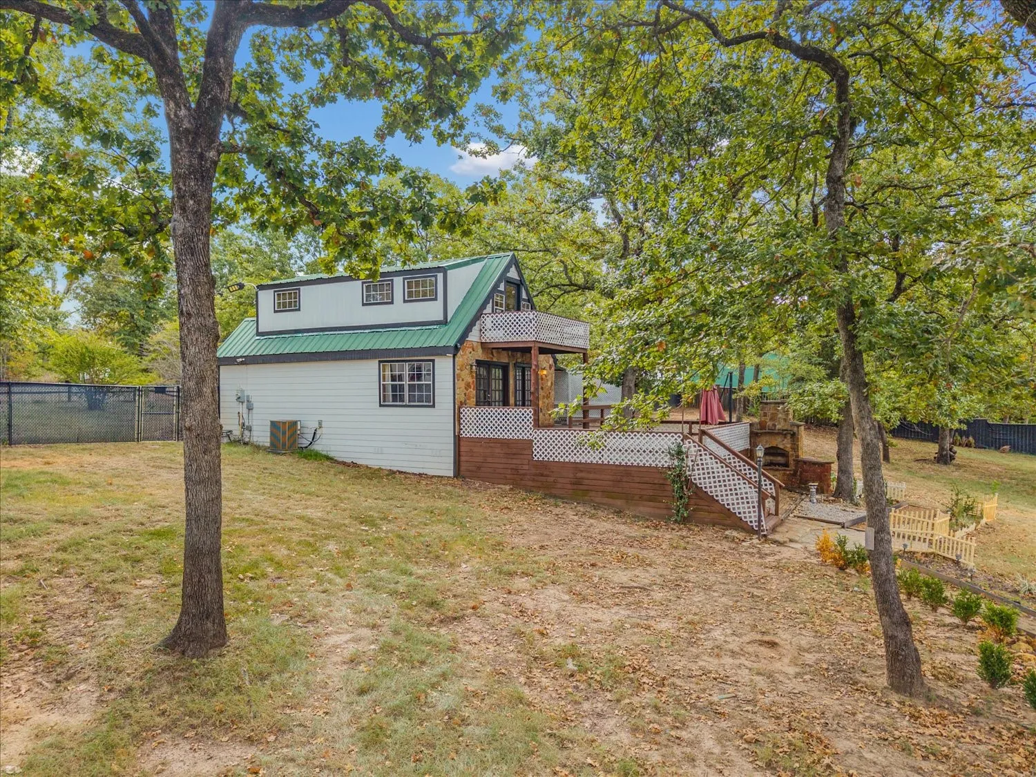 Single Family Residence For Sale in Henderson County , 5650 Point Lavista, Malakoff, Texas 75148, 3 Bedroom, 2 Bathroom, Garage spaces, 1,003 Sqft, built in 2005, mls#21394173, Real Estate Agent in Malakoff, Homes For Sale in Henderson county, Homes For Sale in Malakoff, Realtor in Malakoff Texas, Real Estate Brokerage Independent Realty Texas, Luminita Cordes Realtor