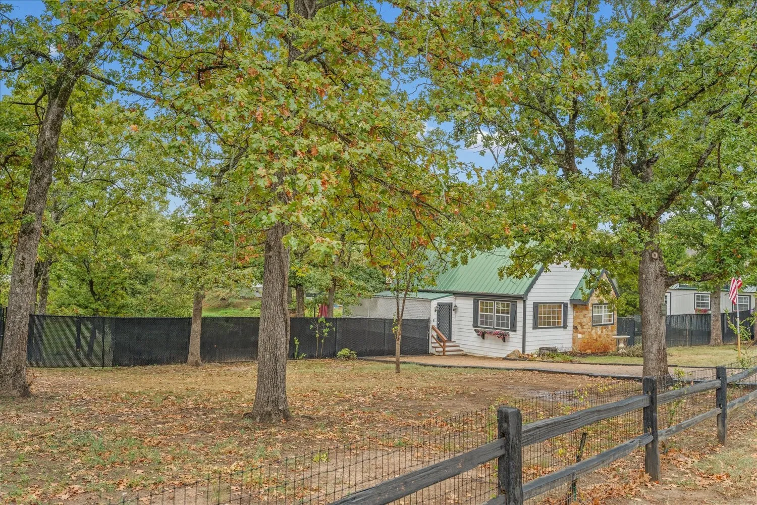 Single Family Residence For Sale in Henderson County , 5650 Point Lavista, Malakoff, Texas 75148, 3 Bedroom, 2 Bathroom, Garage spaces, 1,003 Sqft, built in 2005, mls#21394173, Real Estate Agent in Malakoff, Homes For Sale in Henderson county, Homes For Sale in Malakoff, Realtor in Malakoff Texas, Real Estate Brokerage Independent Realty Texas, Luminita Cordes Realtor