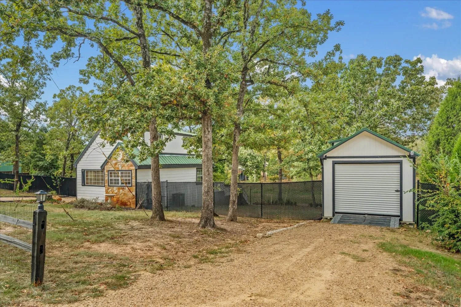 Single Family Residence For Sale in Henderson County , 5650 Point Lavista, Malakoff, Texas 75148, 3 Bedroom, 2 Bathroom, Garage spaces, 1,003 Sqft, built in 2005, mls#21394173, Real Estate Agent in Malakoff, Homes For Sale in Henderson county, Homes For Sale in Malakoff, Realtor in Malakoff Texas, Real Estate Brokerage Independent Realty Texas, Luminita Cordes Realtor