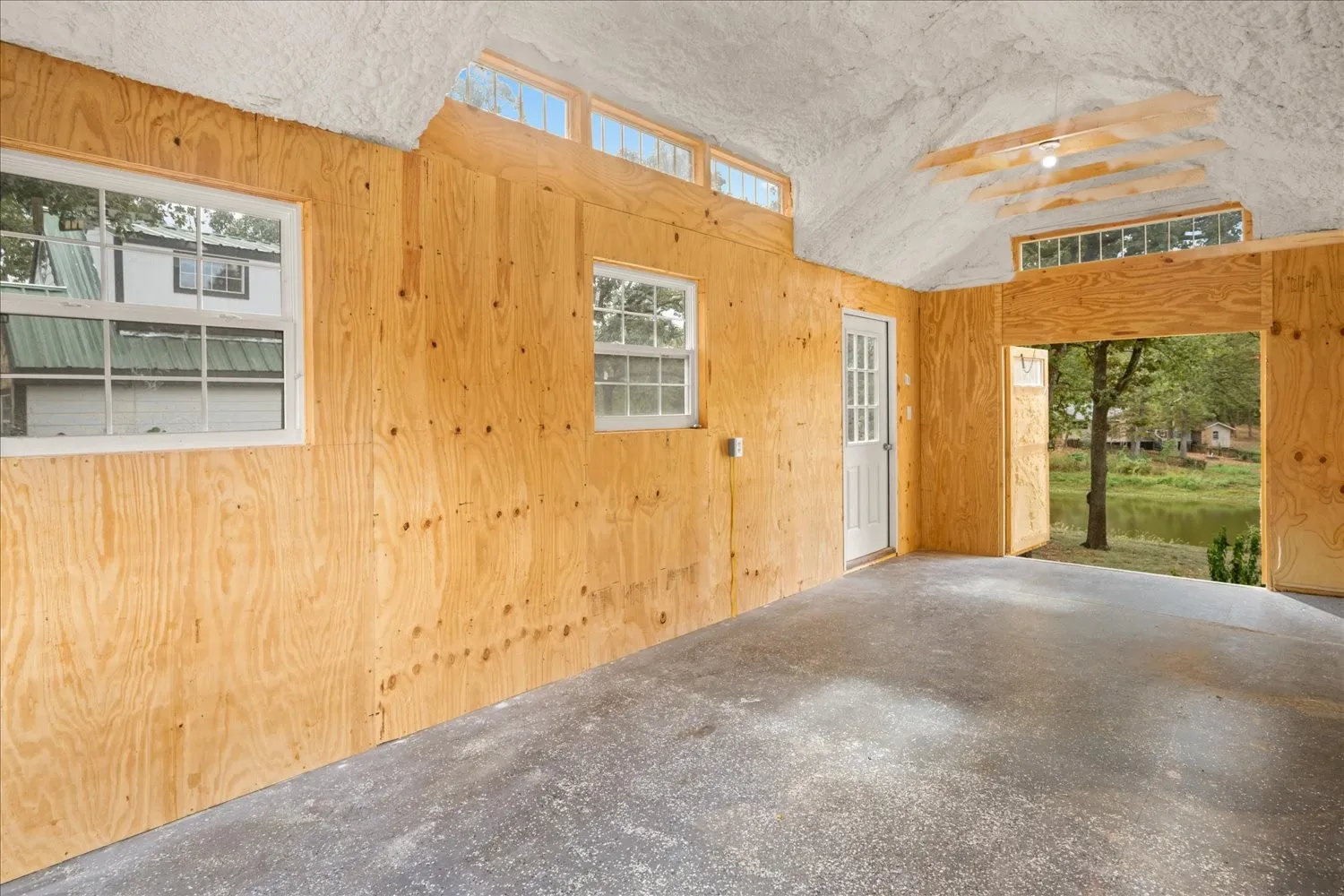 Single Family Residence For Sale in Henderson County , 5650 Point Lavista, Malakoff, Texas 75148, 3 Bedroom, 2 Bathroom, Garage spaces, 1,003 Sqft, built in 2005, mls#21394173, Real Estate Agent in Malakoff, Homes For Sale in Henderson county, Homes For Sale in Malakoff, Realtor in Malakoff Texas, Real Estate Brokerage Independent Realty Texas, Luminita Cordes Realtor