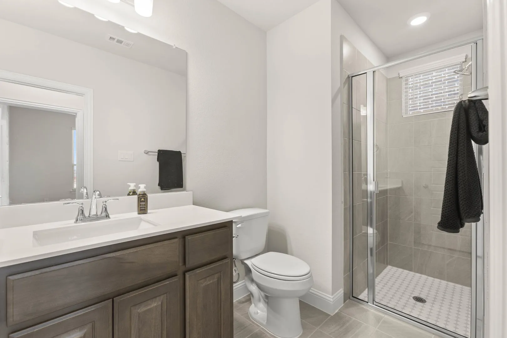 4348 Noble-Bathroom-2