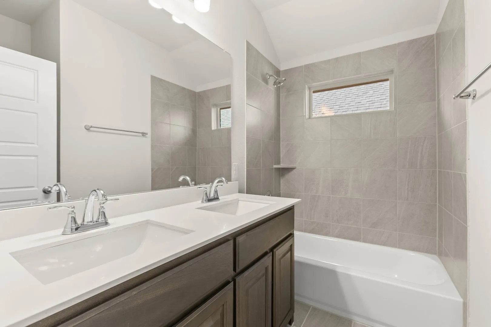 4348 Noble-Bathroom-1