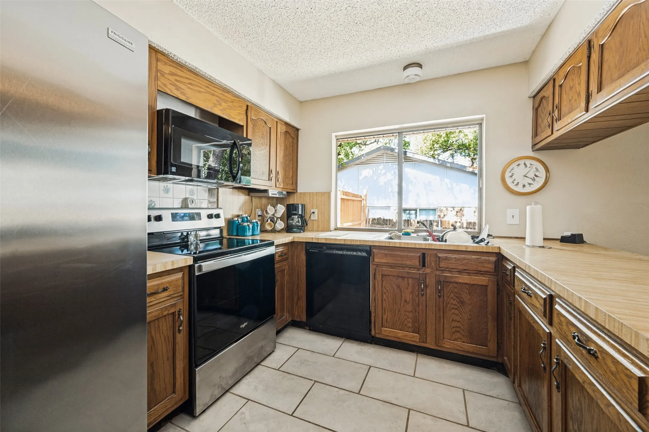 Single Family Residence For Sale in Tarrant County , 4237 Glen Springs Drive, Arlington, Texas 76016, 4 Bedroom, 2 Bathroom, 2 Garage spaces, 2,031 Sqft, built in 1980, mls#21394225, Real Estate Agent in Arlington, Homes For Sale in Tarrant county, Homes For Sale in Arlington, Realtor in Arlington Texas, Real Estate Brokerage Independent Realty Texas, Luminita Cordes Realtor