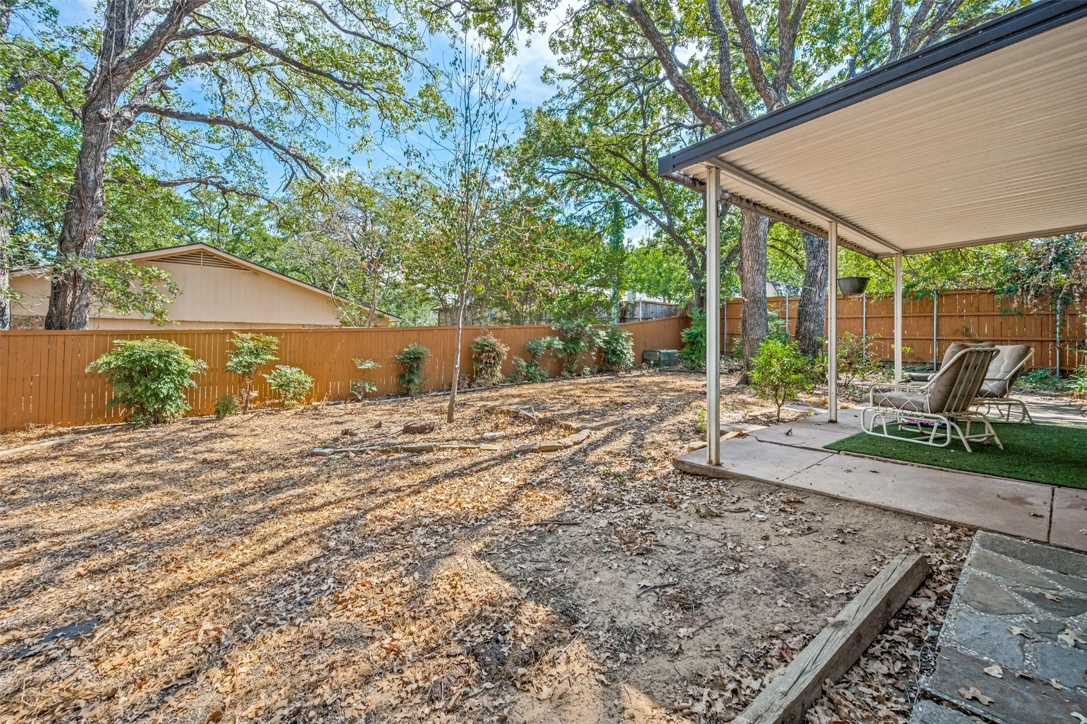 Single Family Residence For Sale in Tarrant County , 4237 Glen Springs Drive, Arlington, Texas 76016, 4 Bedroom, 2 Bathroom, 2 Garage spaces, 2,031 Sqft, built in 1980, mls#21394225, Real Estate Agent in Arlington, Homes For Sale in Tarrant county, Homes For Sale in Arlington, Realtor in Arlington Texas, Real Estate Brokerage Independent Realty Texas, Luminita Cordes Realtor
