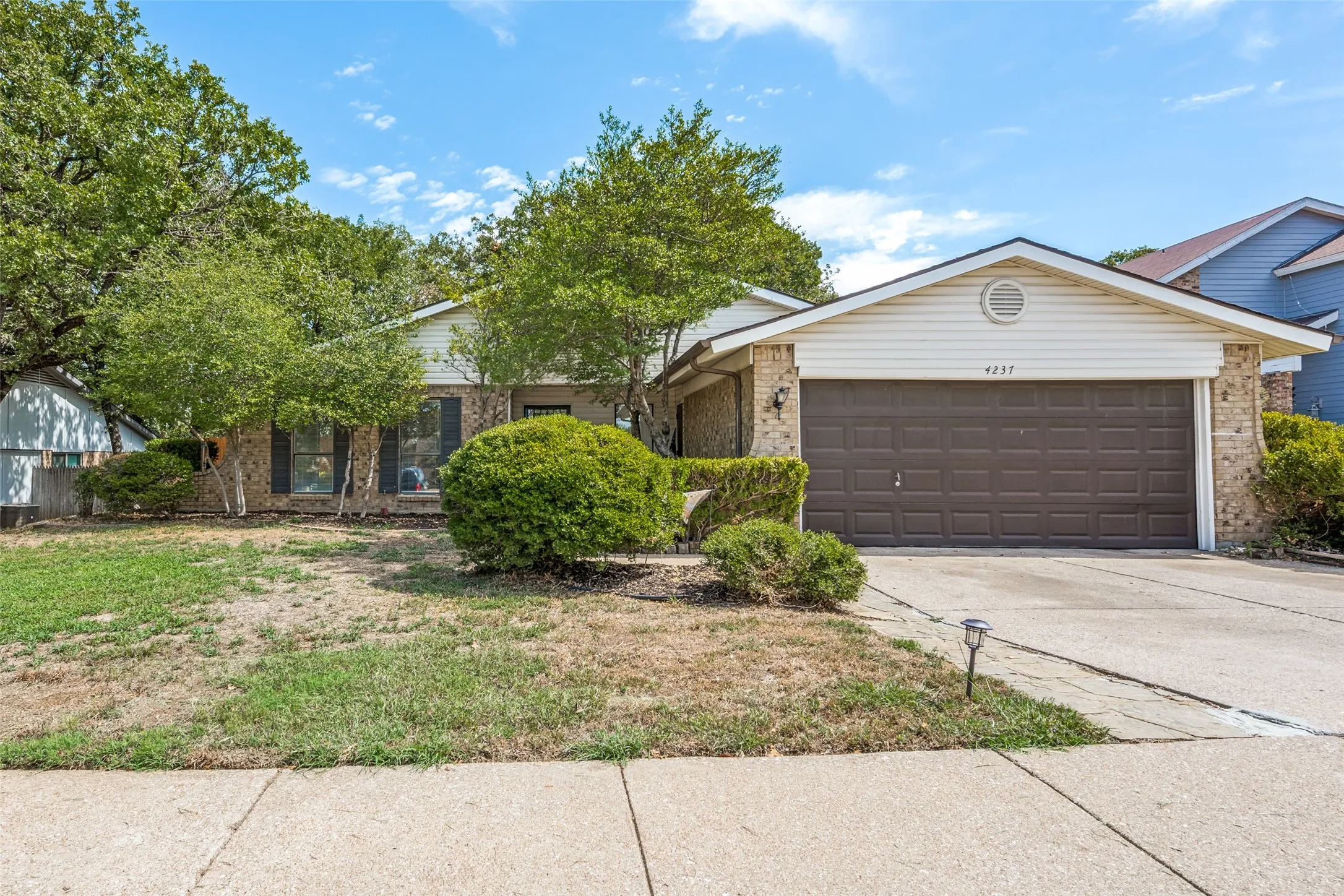 Single Family Residence For Sale in Tarrant County , 4237 Glen Springs Drive, Arlington, Texas 76016, 4 Bedroom, 2 Bathroom, 2 Garage spaces, 2,031 Sqft, built in 1980, mls#21394225, Real Estate Agent in Arlington, Homes For Sale in Tarrant county, Homes For Sale in Arlington, Realtor in Arlington Texas, Real Estate Brokerage Independent Realty Texas, Luminita Cordes Realtor