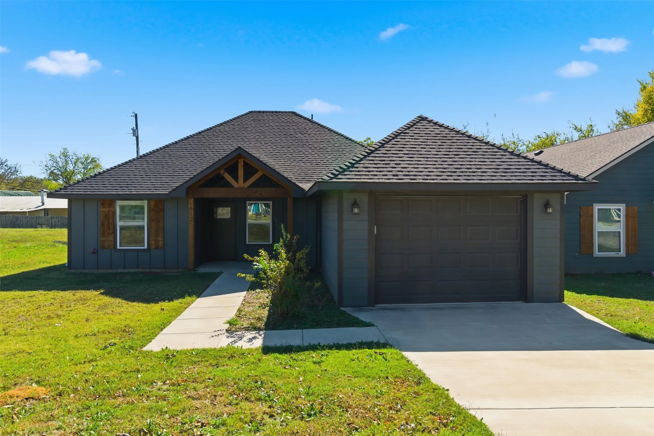 Single Family Residence For Rent in Grayson County , 612 W Coffin Street, Denison, Texas 75020, 3 Bedroom, 2 Bathroom, 2 Garage spaces, 1,296 Sqft, built in 2023, mls#21394412, Real Estate Agent in Denison, Homes For Rent in Grayson county, Homes For Rent in Denison, Realtor in Denison Texas, Real Estate Brokerage Independent Realty Texas, Luminita Cordes Realtor