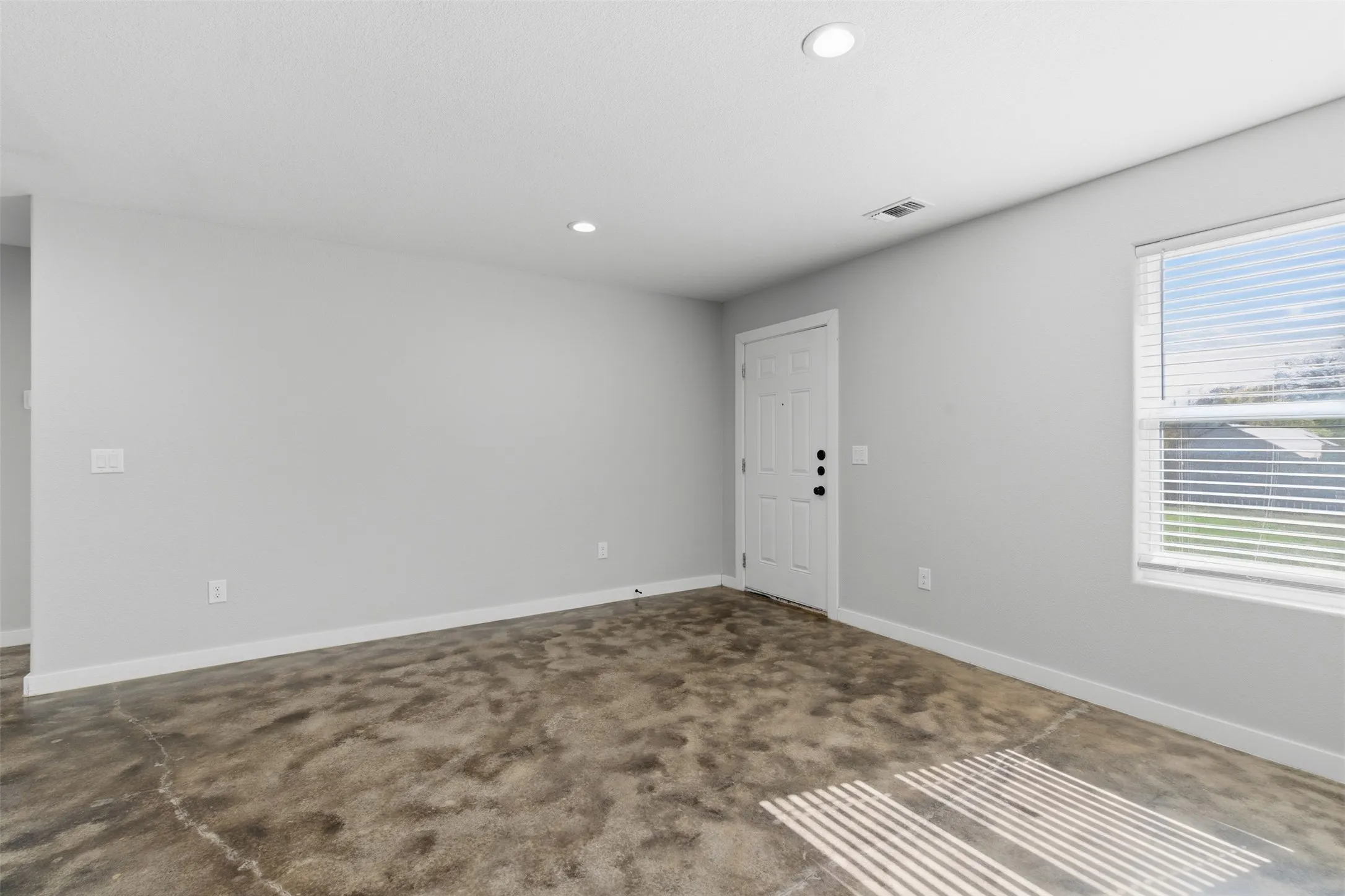 Single Family Residence For Rent in Grayson County , 612 W Coffin Street, Denison, Texas 75020, 3 Bedroom, 2 Bathroom, 2 Garage spaces, 1,296 Sqft, built in 2023, mls#21394412, Real Estate Agent in Denison, Homes For Rent in Grayson county, Homes For Rent in Denison, Realtor in Denison Texas, Real Estate Brokerage Independent Realty Texas, Luminita Cordes Realtor
