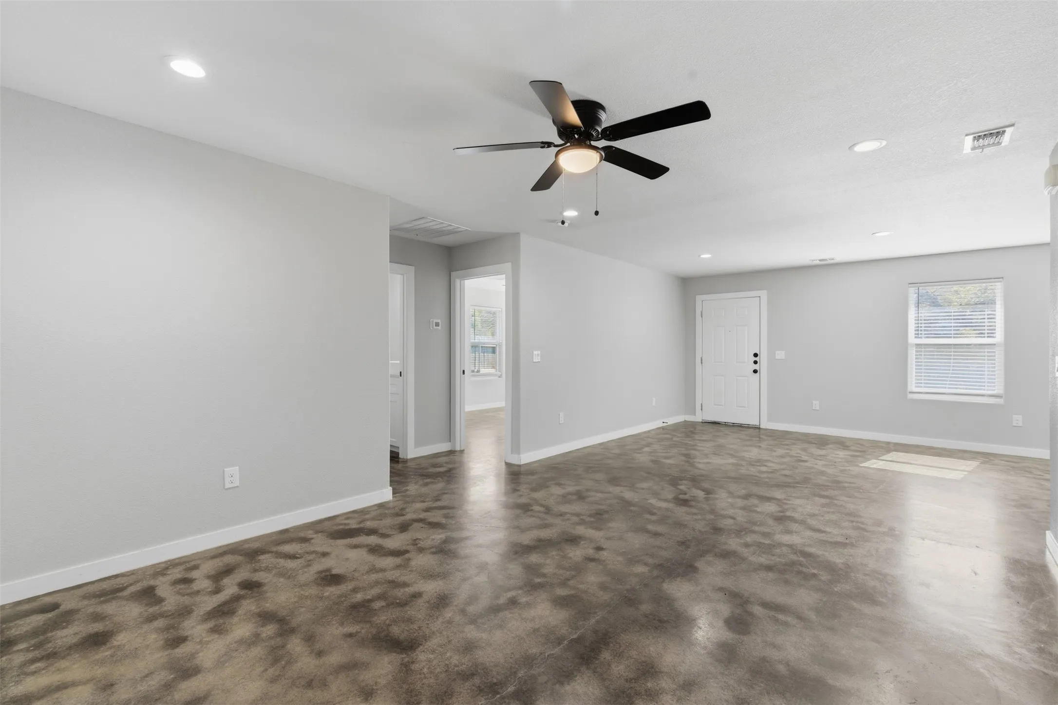 Single Family Residence For Rent in Grayson County , 612 W Coffin Street, Denison, Texas 75020, 3 Bedroom, 2 Bathroom, 2 Garage spaces, 1,296 Sqft, built in 2023, mls#21394412, Real Estate Agent in Denison, Homes For Rent in Grayson county, Homes For Rent in Denison, Realtor in Denison Texas, Real Estate Brokerage Independent Realty Texas, Luminita Cordes Realtor