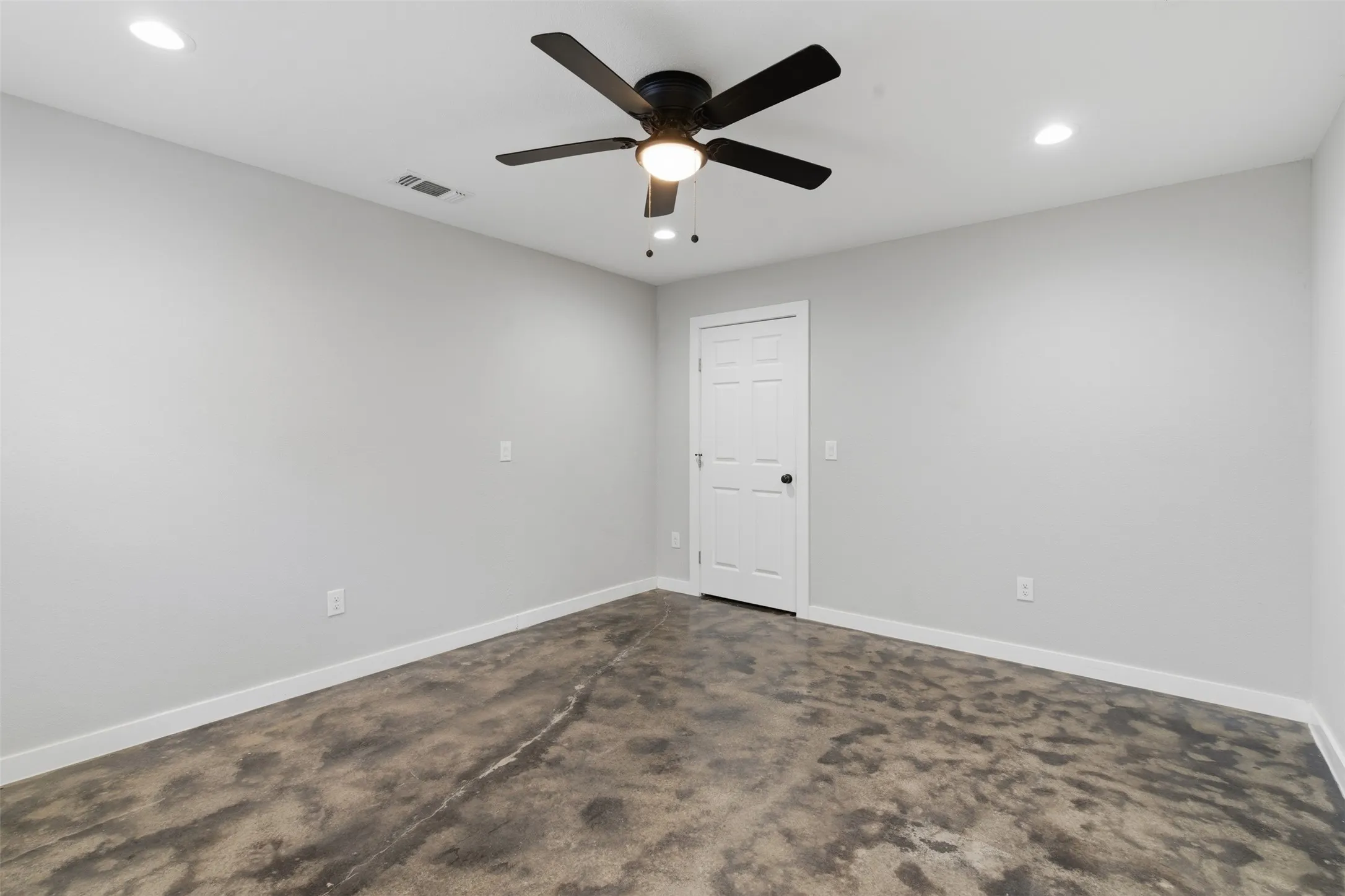 Single Family Residence For Rent in Grayson County , 612 W Coffin Street, Denison, Texas 75020, 3 Bedroom, 2 Bathroom, 2 Garage spaces, 1,296 Sqft, built in 2023, mls#21394412, Real Estate Agent in Denison, Homes For Rent in Grayson county, Homes For Rent in Denison, Realtor in Denison Texas, Real Estate Brokerage Independent Realty Texas, Luminita Cordes Realtor