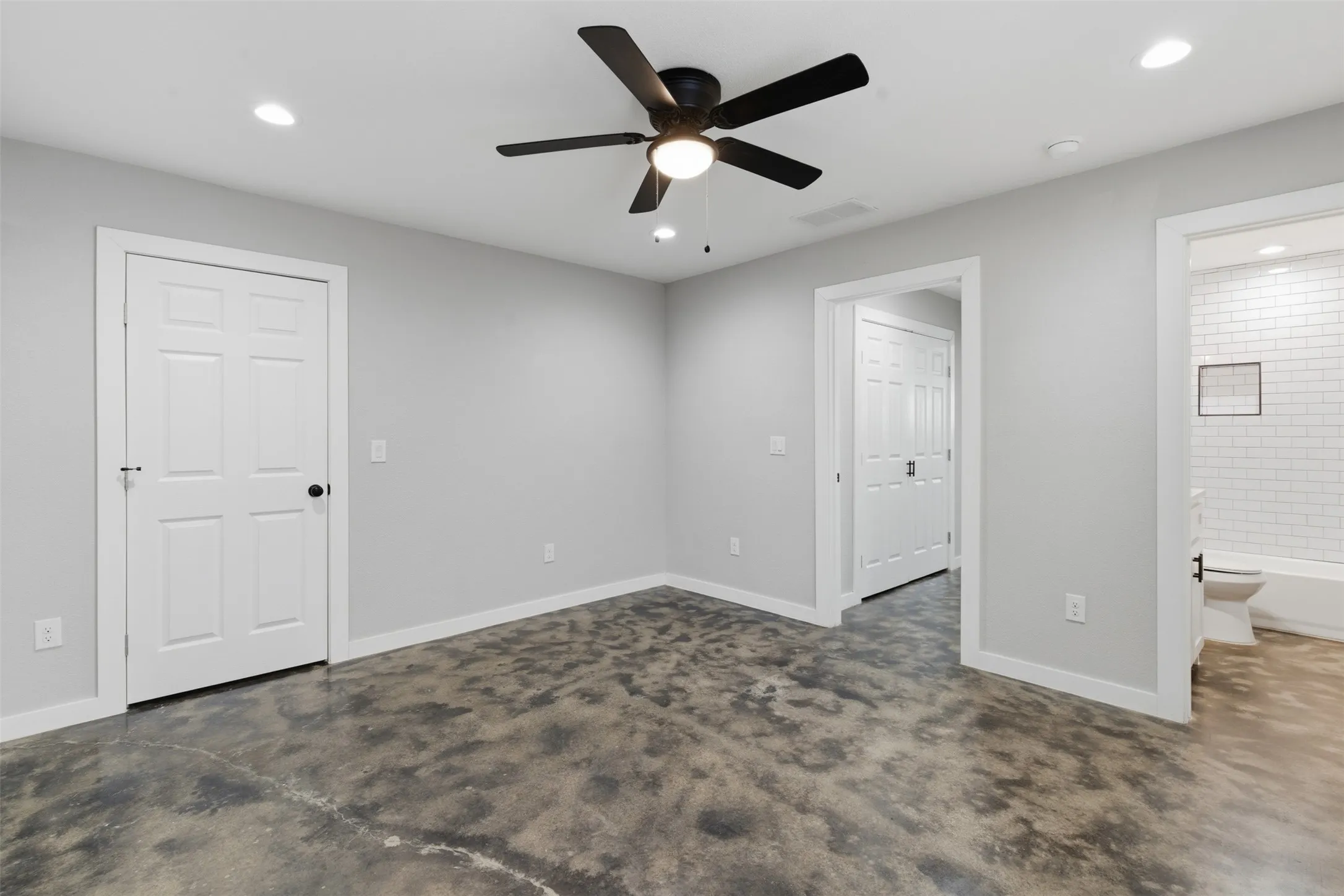 Single Family Residence For Rent in Grayson County , 612 W Coffin Street, Denison, Texas 75020, 3 Bedroom, 2 Bathroom, 2 Garage spaces, 1,296 Sqft, built in 2023, mls#21394412, Real Estate Agent in Denison, Homes For Rent in Grayson county, Homes For Rent in Denison, Realtor in Denison Texas, Real Estate Brokerage Independent Realty Texas, Luminita Cordes Realtor